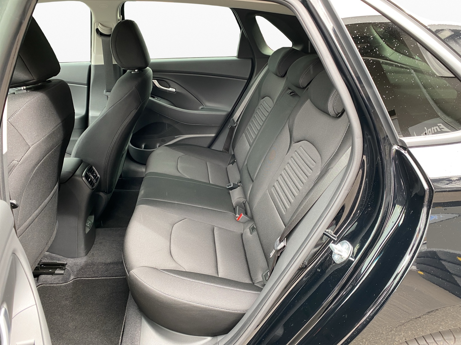 HYUNDAI i30 1.5 T-GDi Amplia-image-10