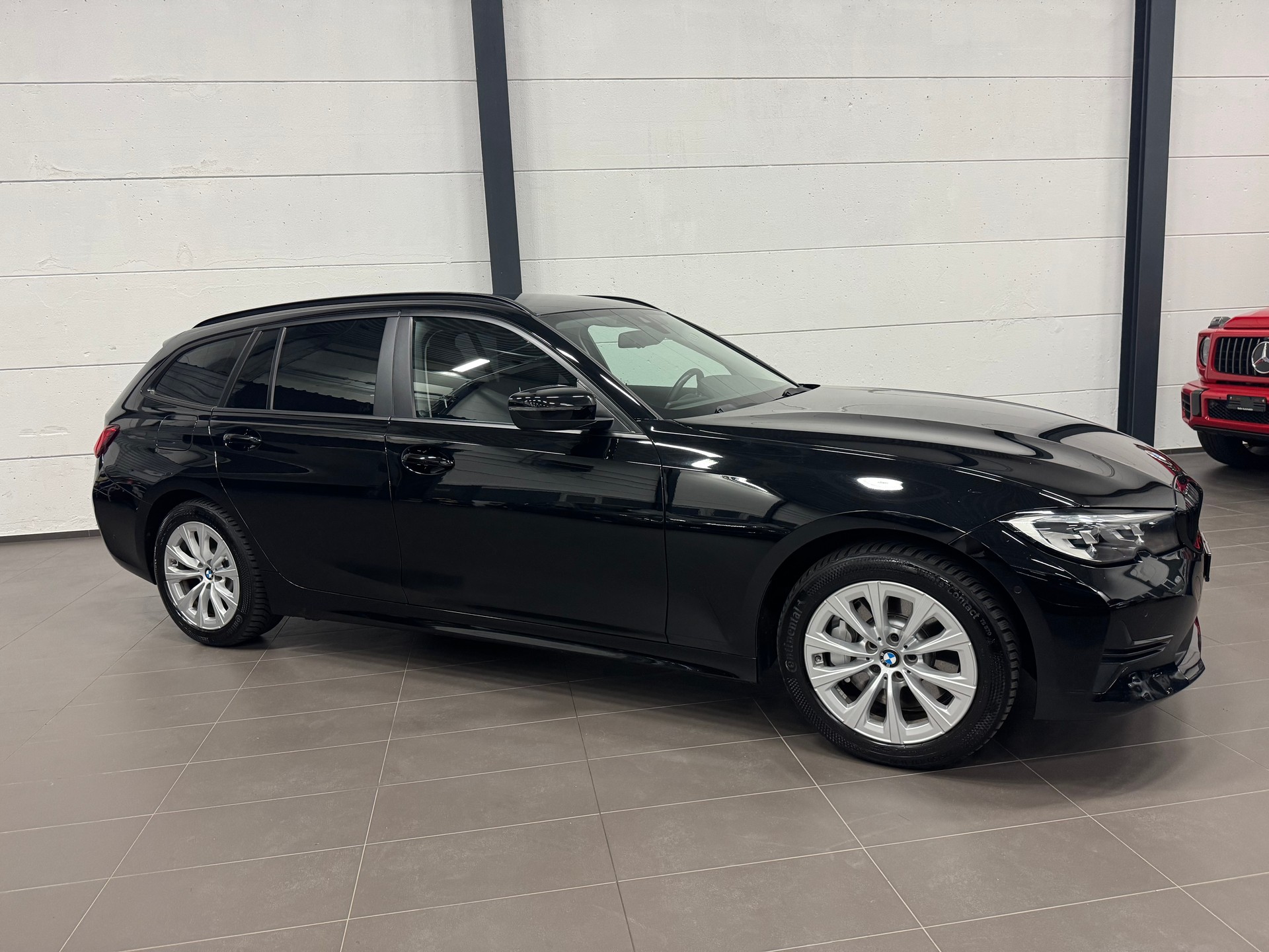 BMW 330e x DriveTouring Steptronic-image-5