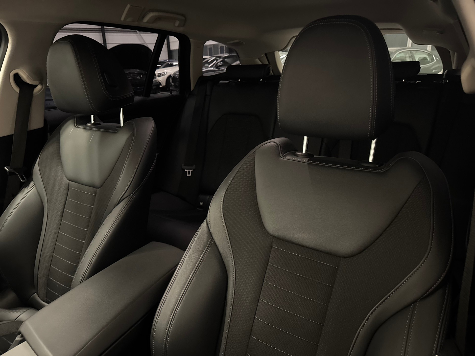 BMW 330e x DriveTouring Steptronic-image-17