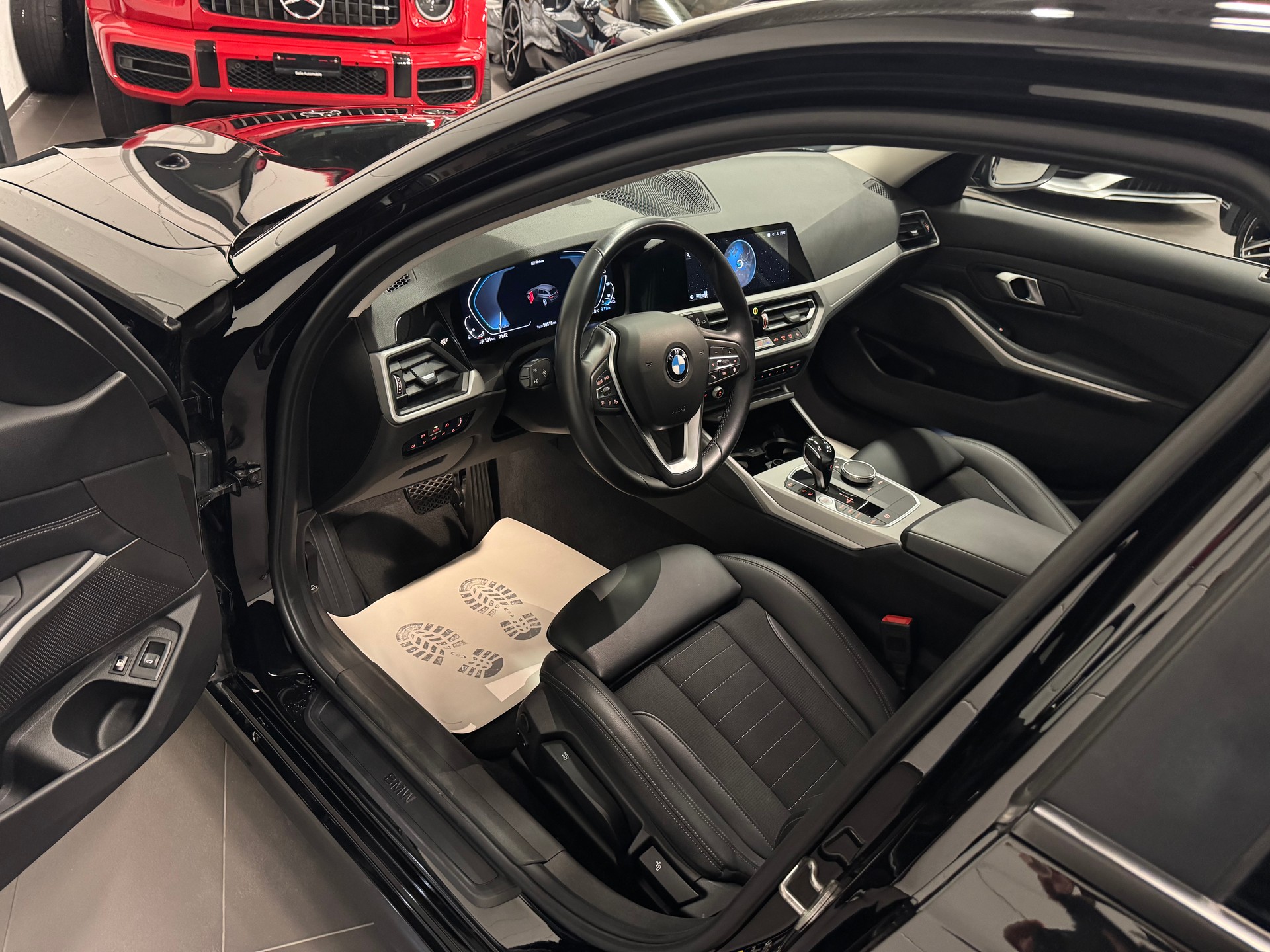 BMW 330e x DriveTouring Steptronic-image-15