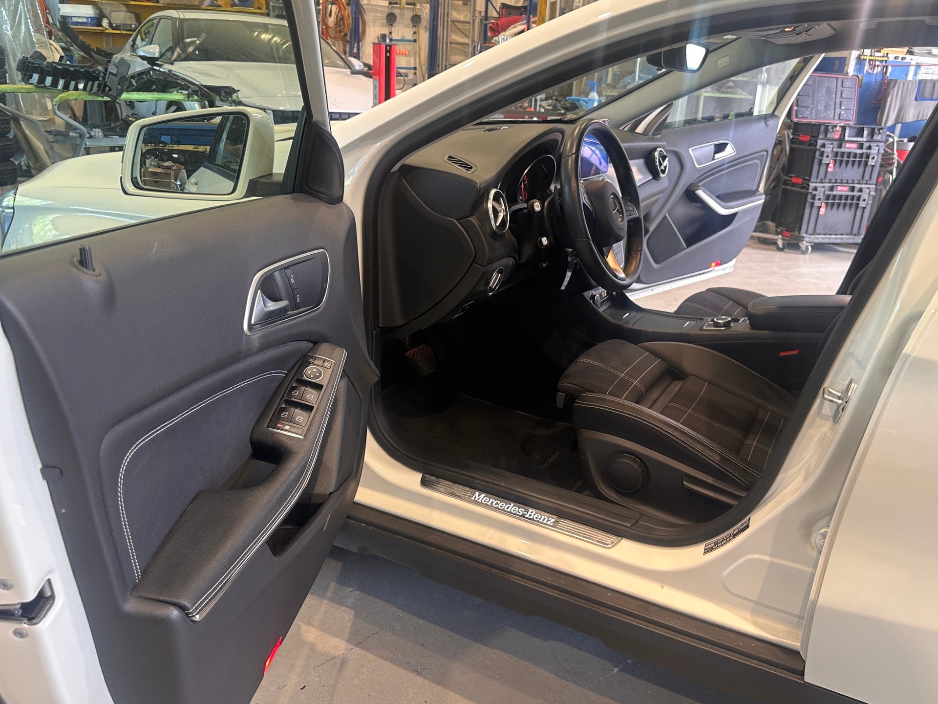 MERCEDES-BENZ GLA 200 CDI Swiss Star Edition Urban 4Matic 7G-DCT ***TOP ZUSTAND*** BEIM KAUF FRISCHE MFK***-image-12