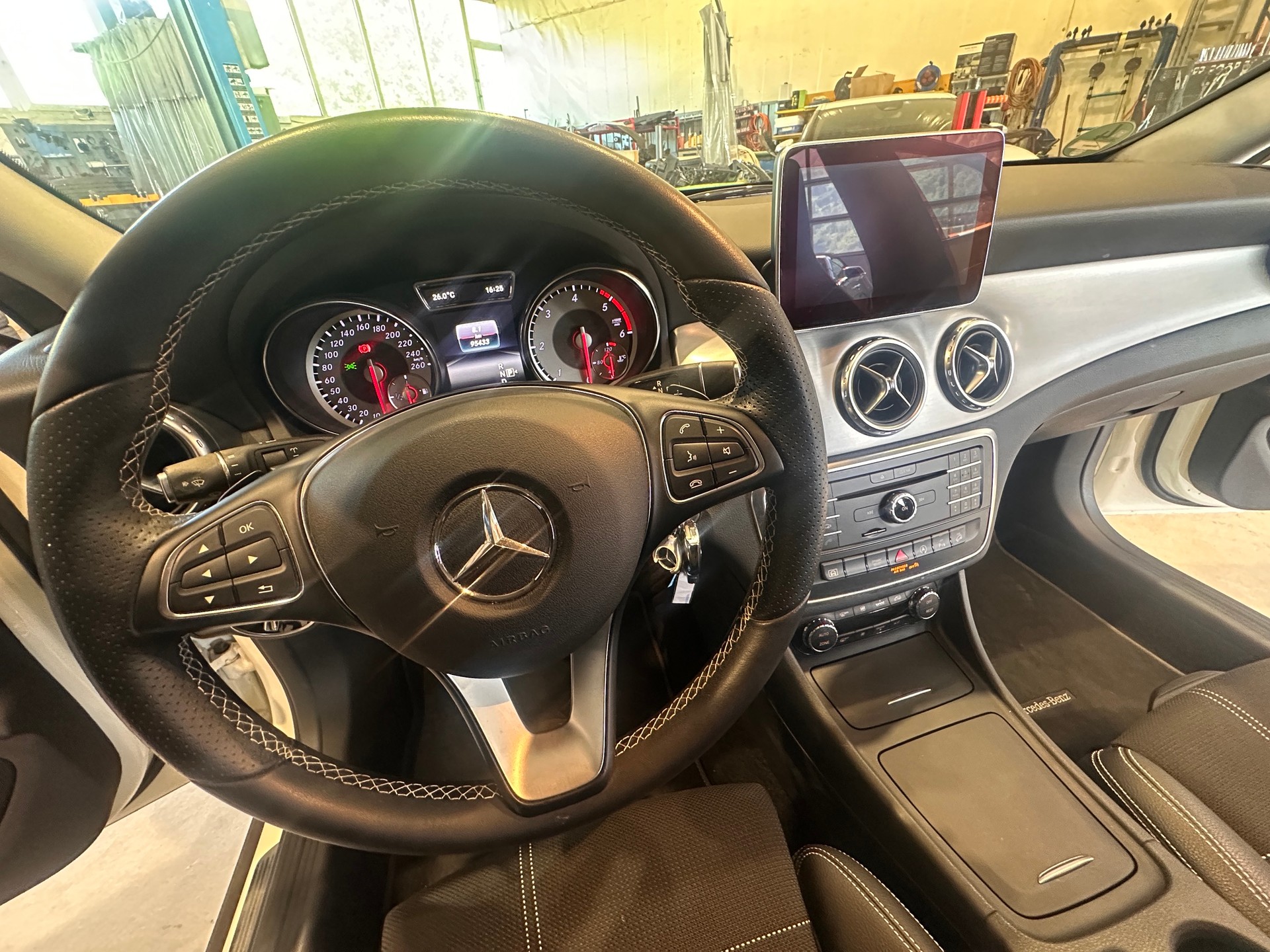 MERCEDES-BENZ GLA 200 CDI Swiss Star Edition Urban 4Matic 7G-DCT ***TOP ZUSTAND*** BEIM KAUF FRISCHE MFK***-image-13