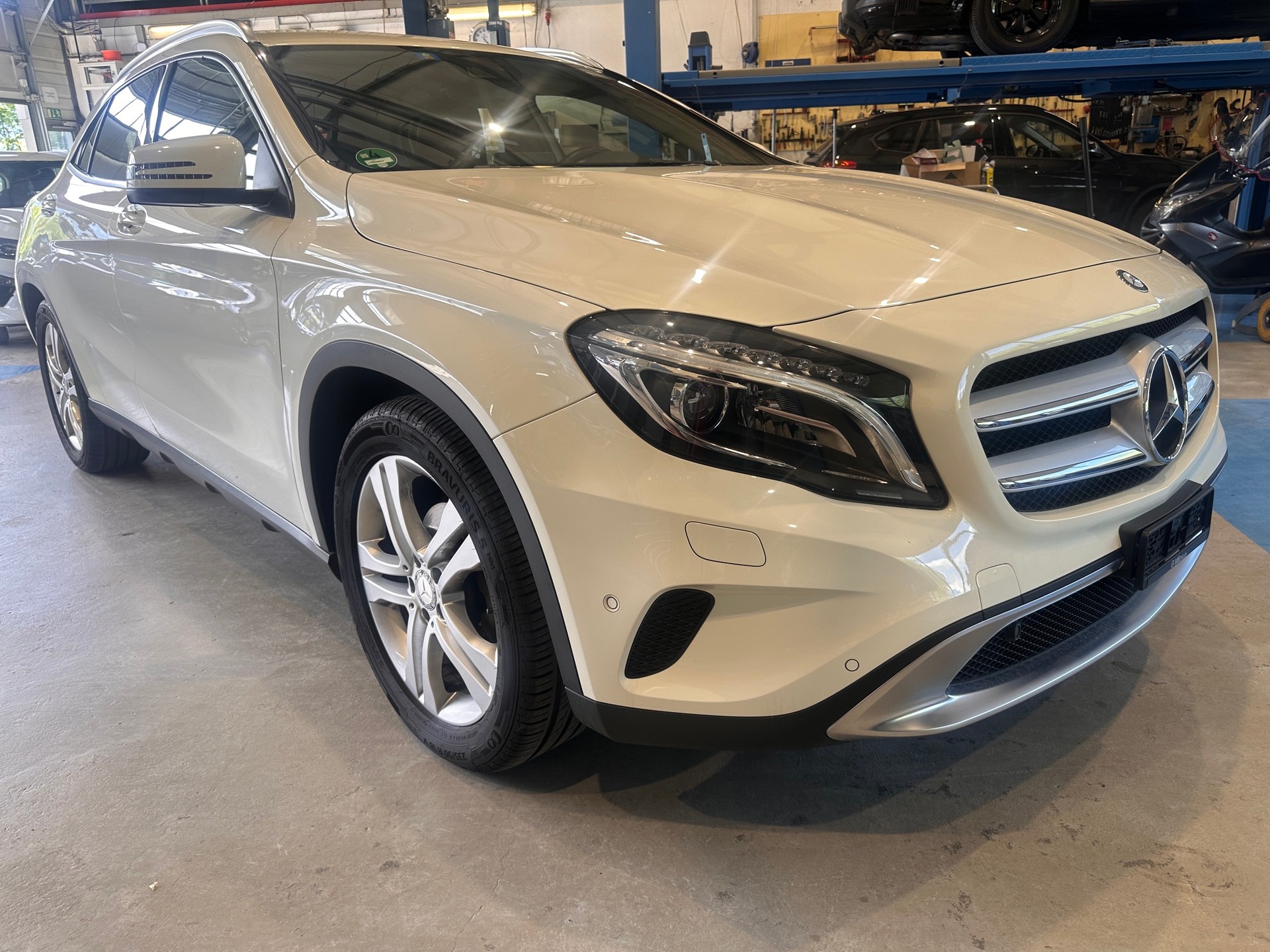MERCEDES-BENZ GLA 200 CDI Swiss Star Edition Urban 4Matic 7G-DCT ***TOP ZUSTAND*** BEIM KAUF FRISCHE MFK***-image-6