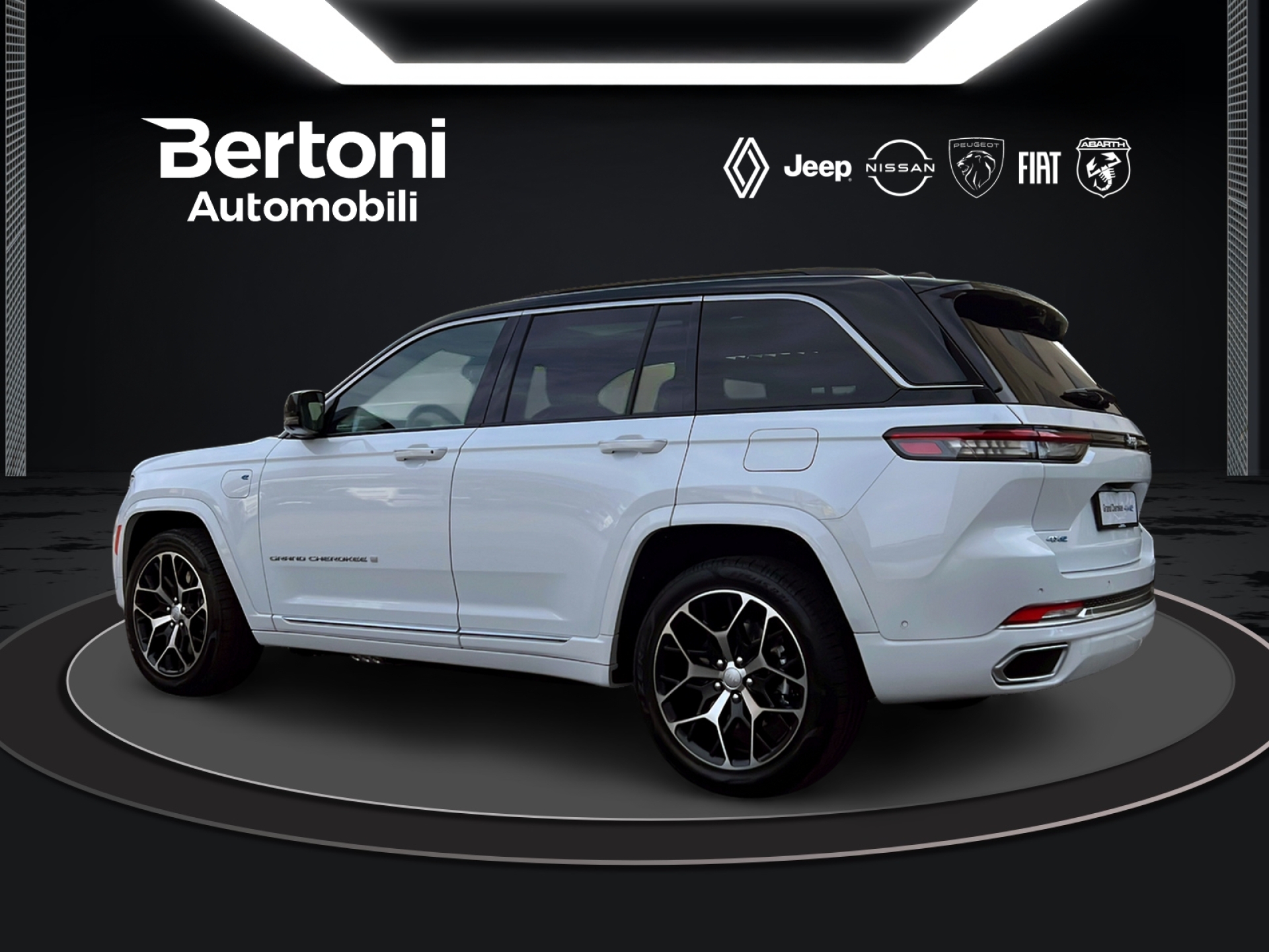JEEP Grand Cherokee 2.0 Turbo Summi-showroom-element-2