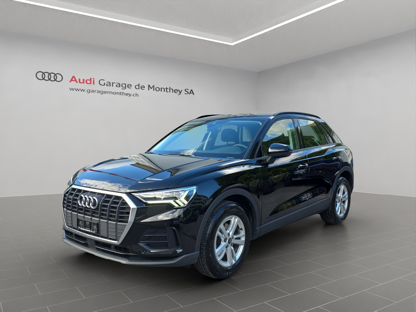 AUDI Q3 35 TDI quattro S-tronic-image-0
