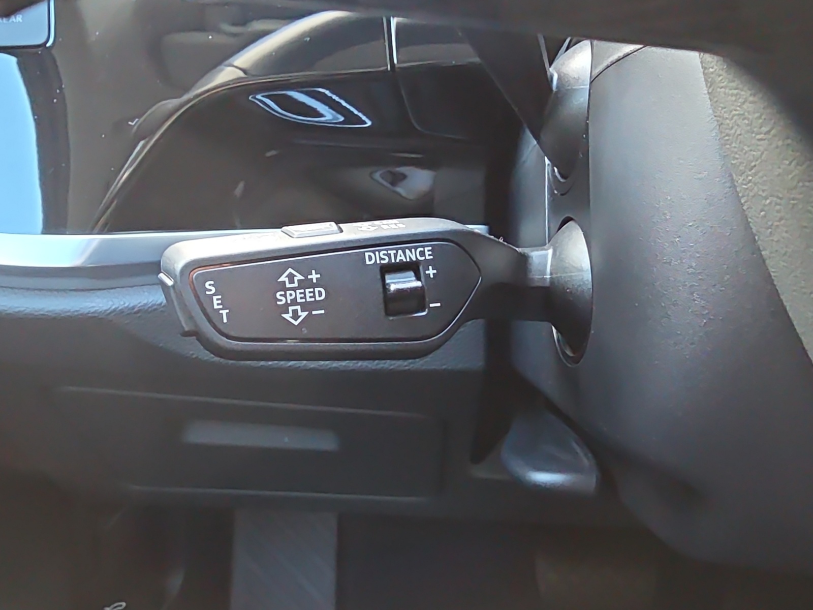 AUDI Q3 35 TDI quattro S-tronic-image-13