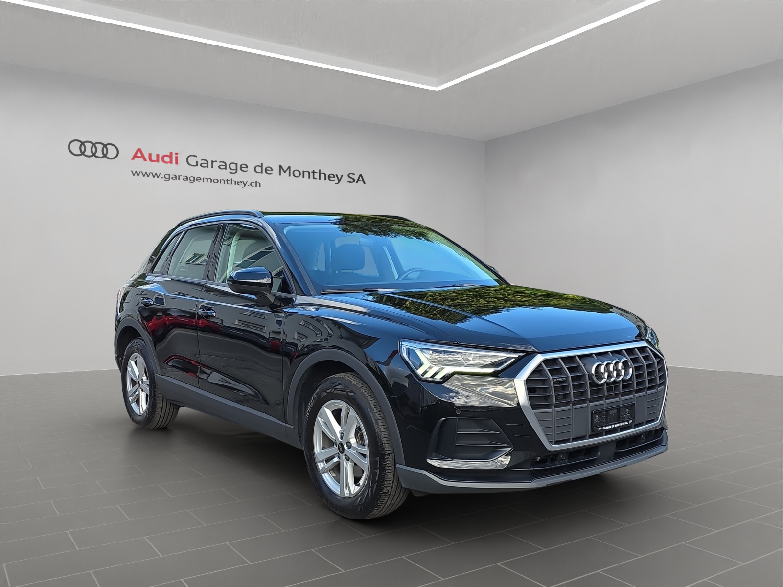 AUDI Q3 35 TDI quattro S-tronic-image-2