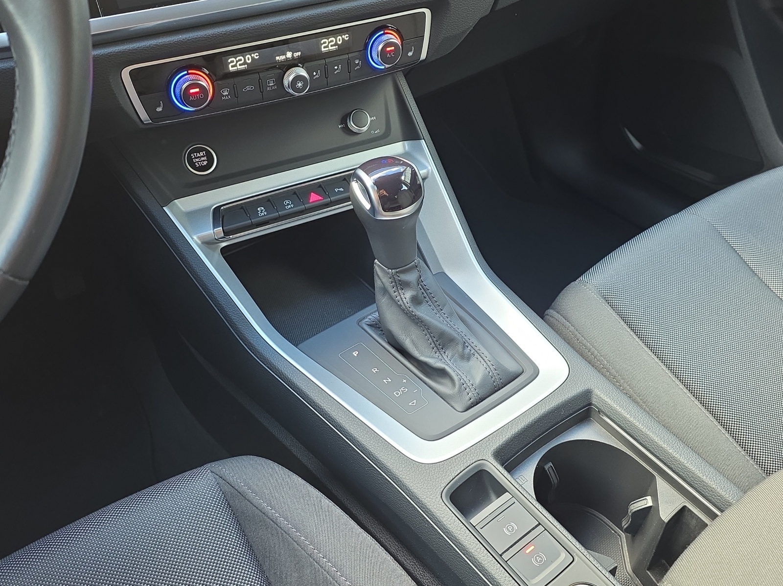 AUDI Q3 35 TDI quattro S-tronic-image-12