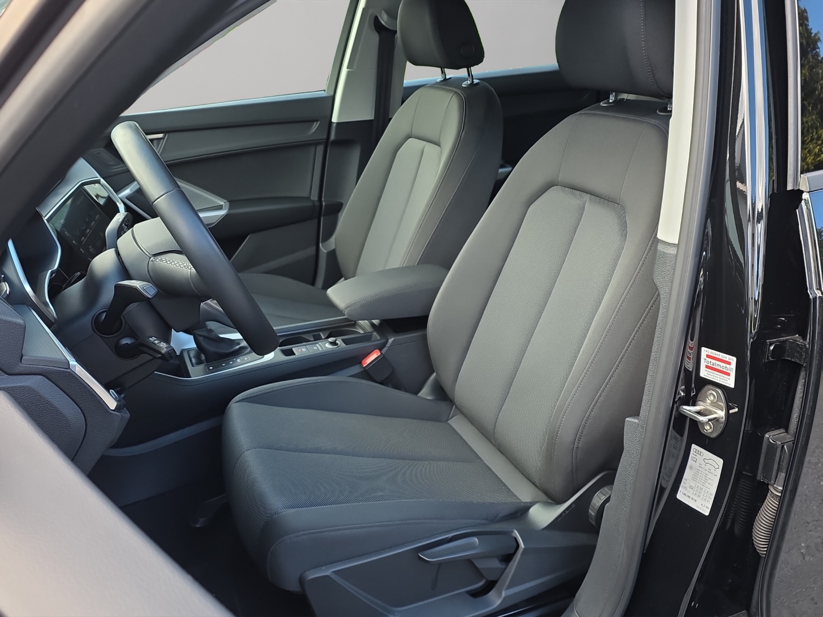 AUDI Q3 35 TDI quattro S-tronic-image-7