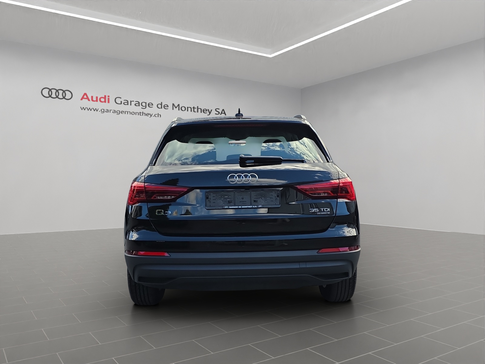 AUDI Q3 35 TDI quattro S-tronic-image-4