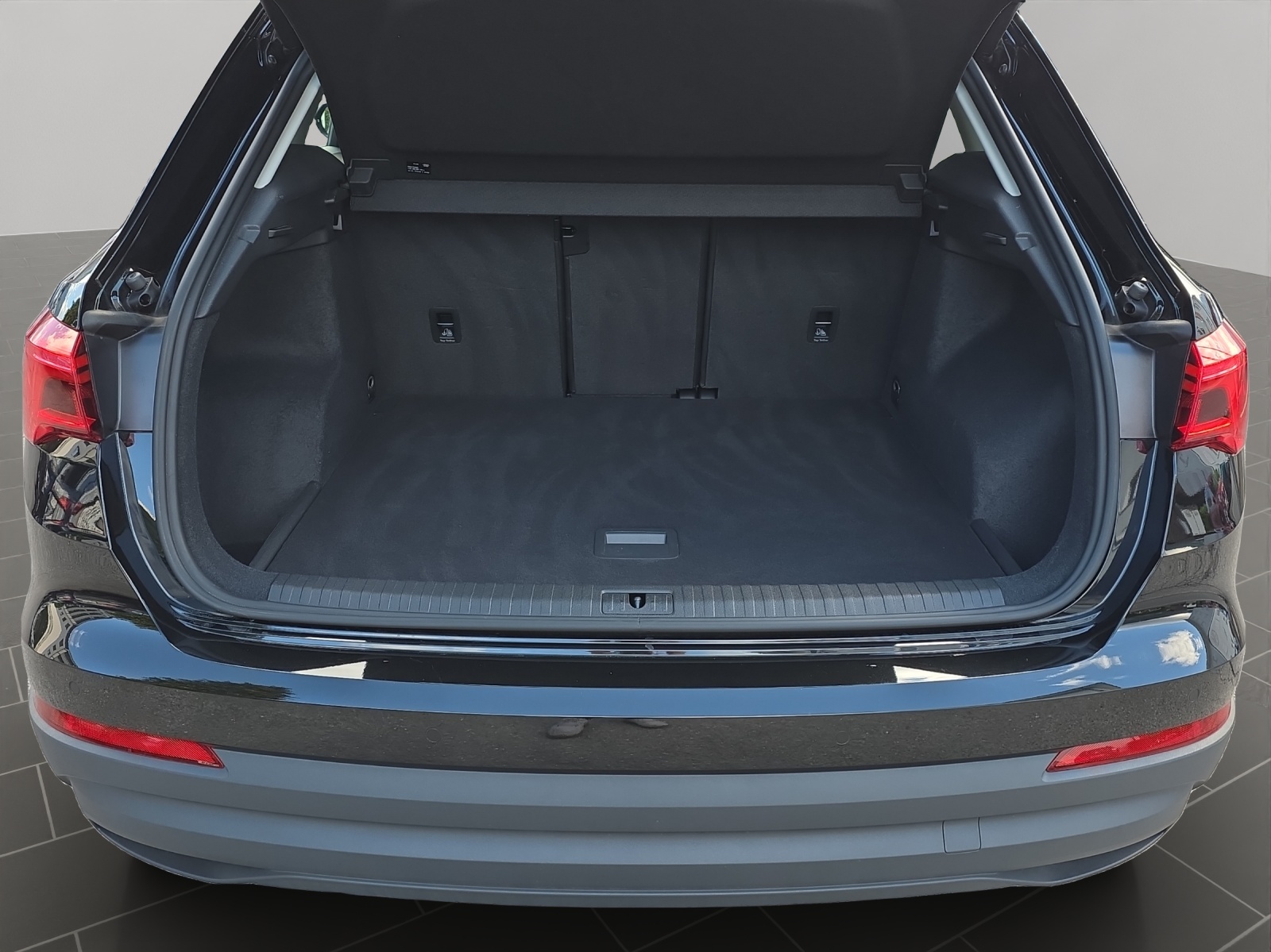 AUDI Q3 35 TDI quattro S-tronic-image-14