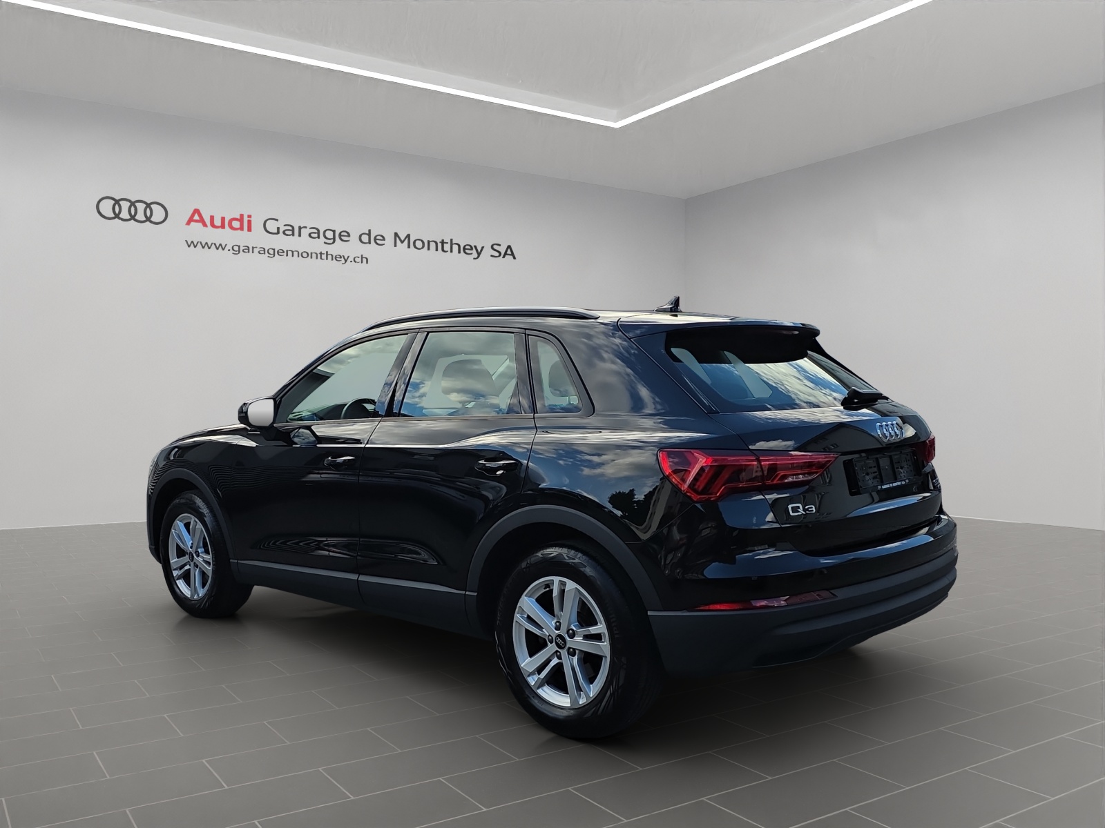 AUDI Q3 35 TDI quattro S-tronic-image-5
