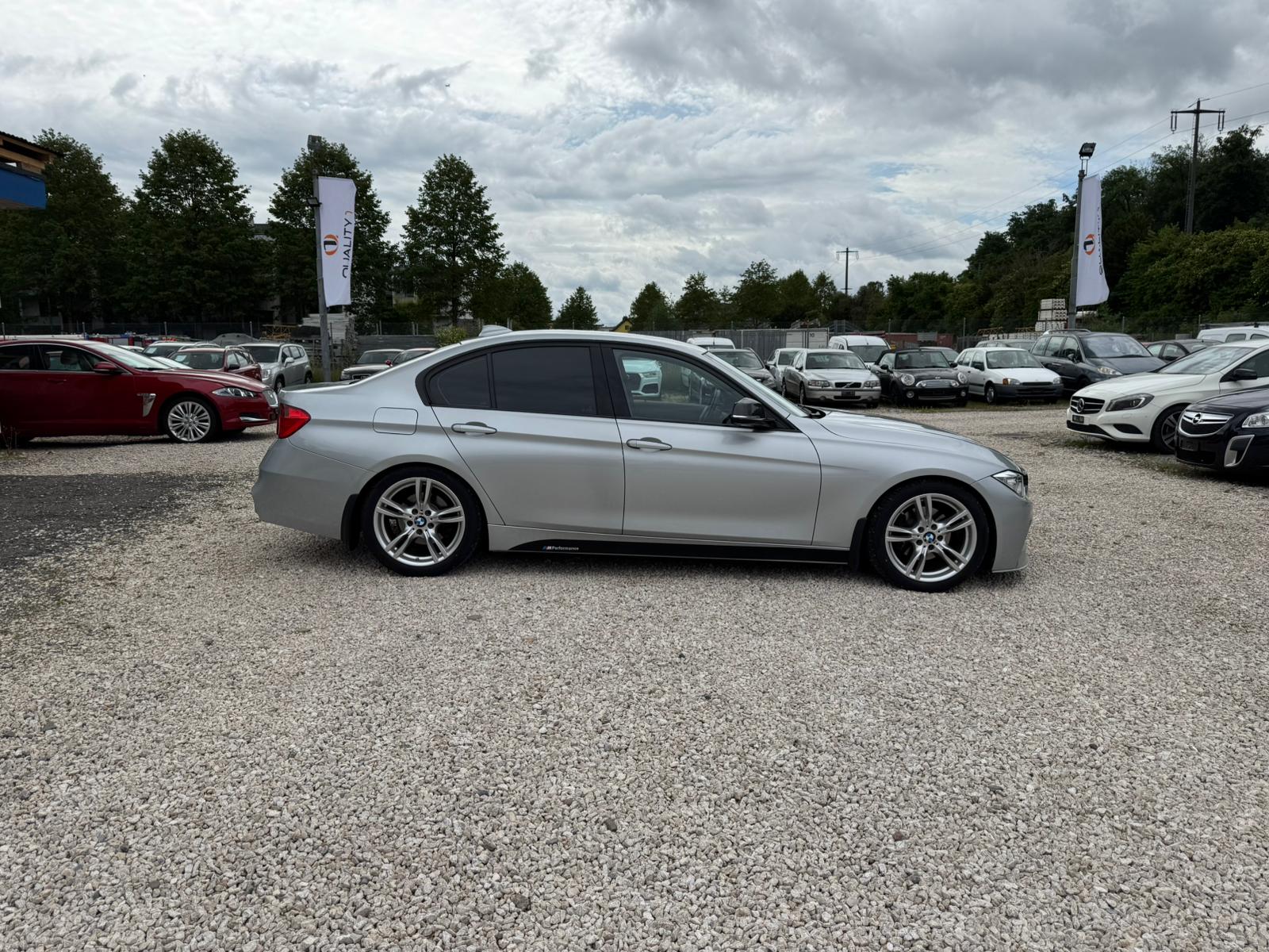 BMW 320d Steptronic-showroom-element-3