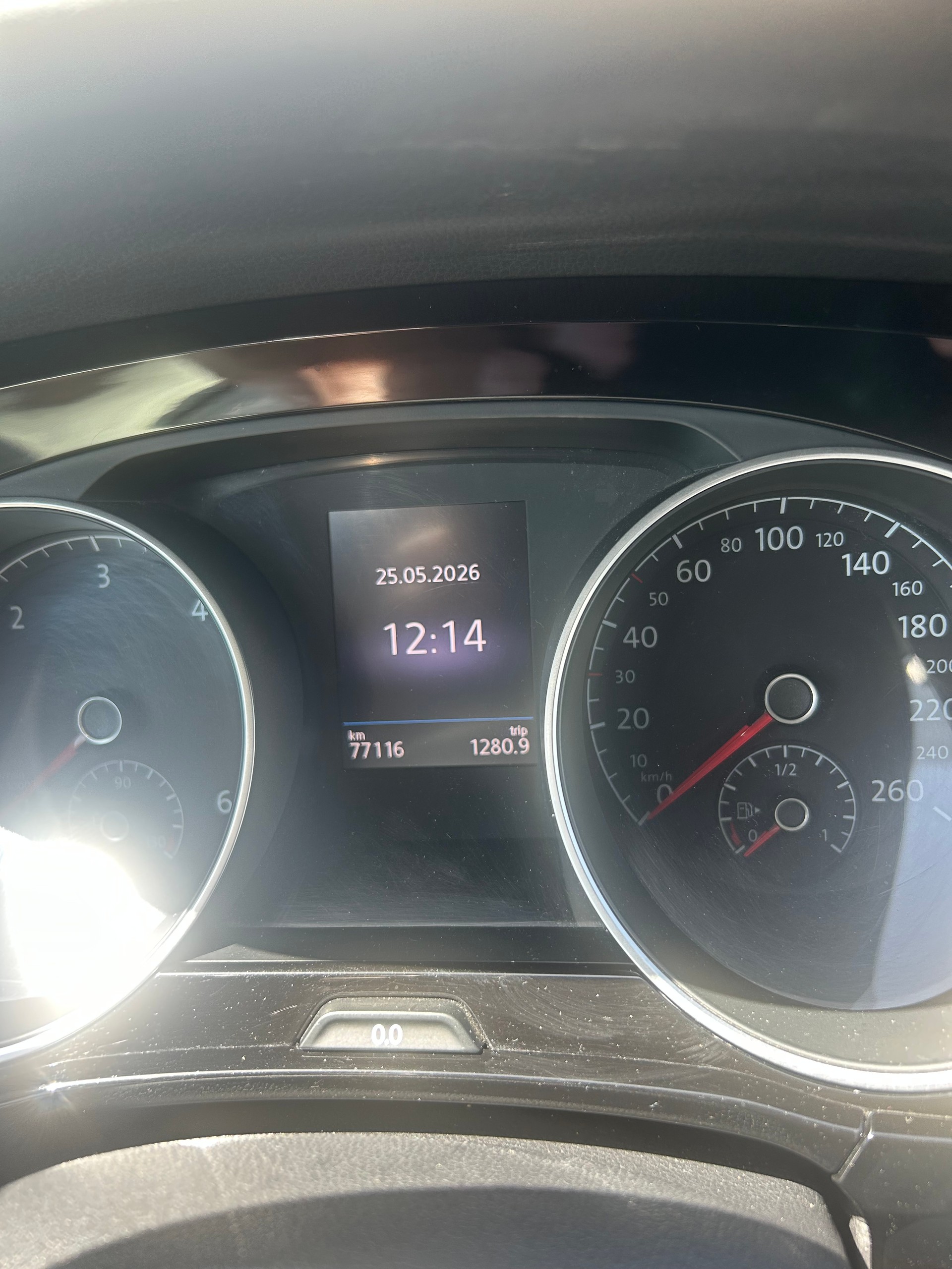 VW Touran 2.0 TDI BlueMotion Technology Sport DSG-image-1