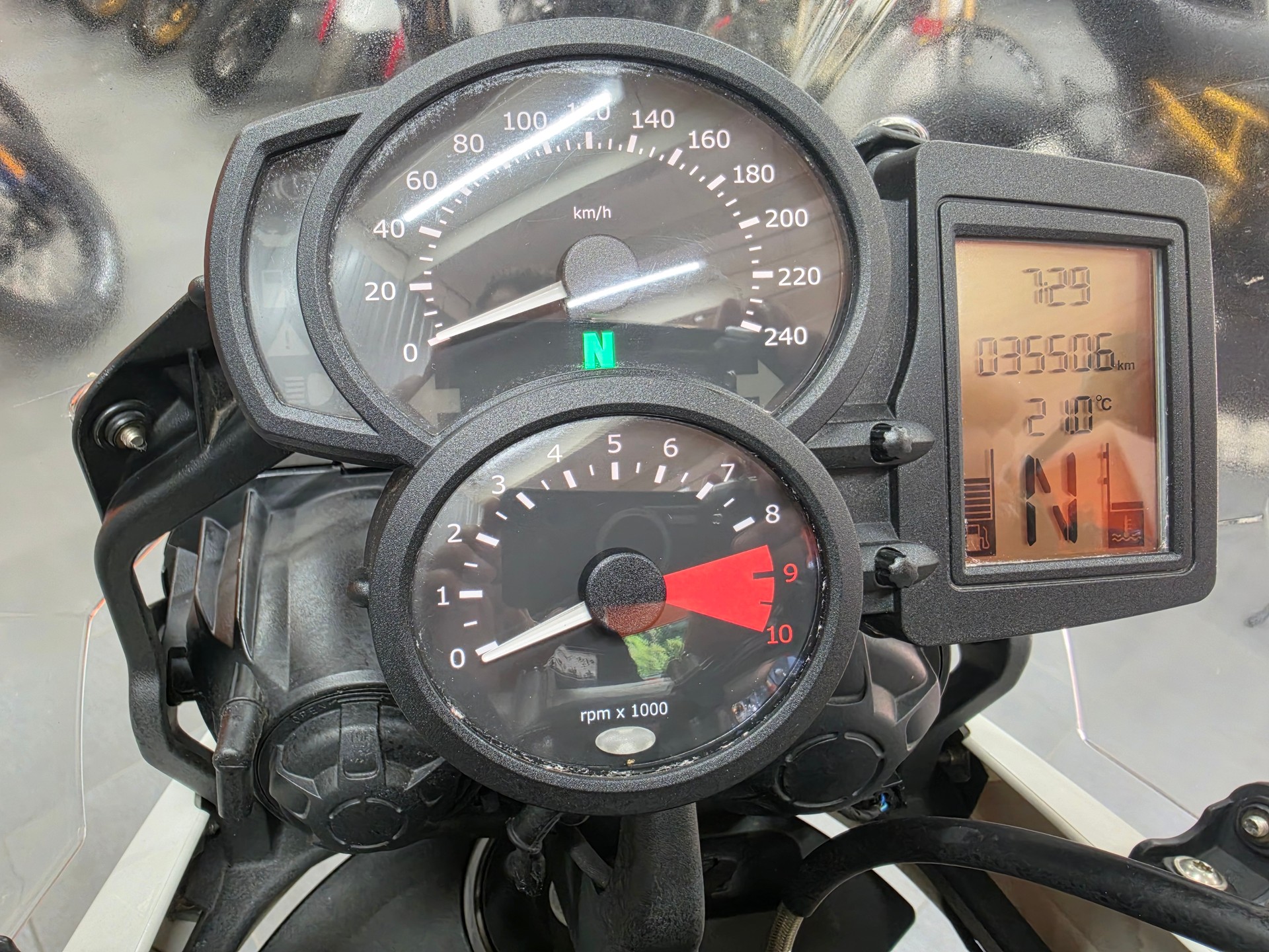 BMW F 800 GS-showroom-element-2