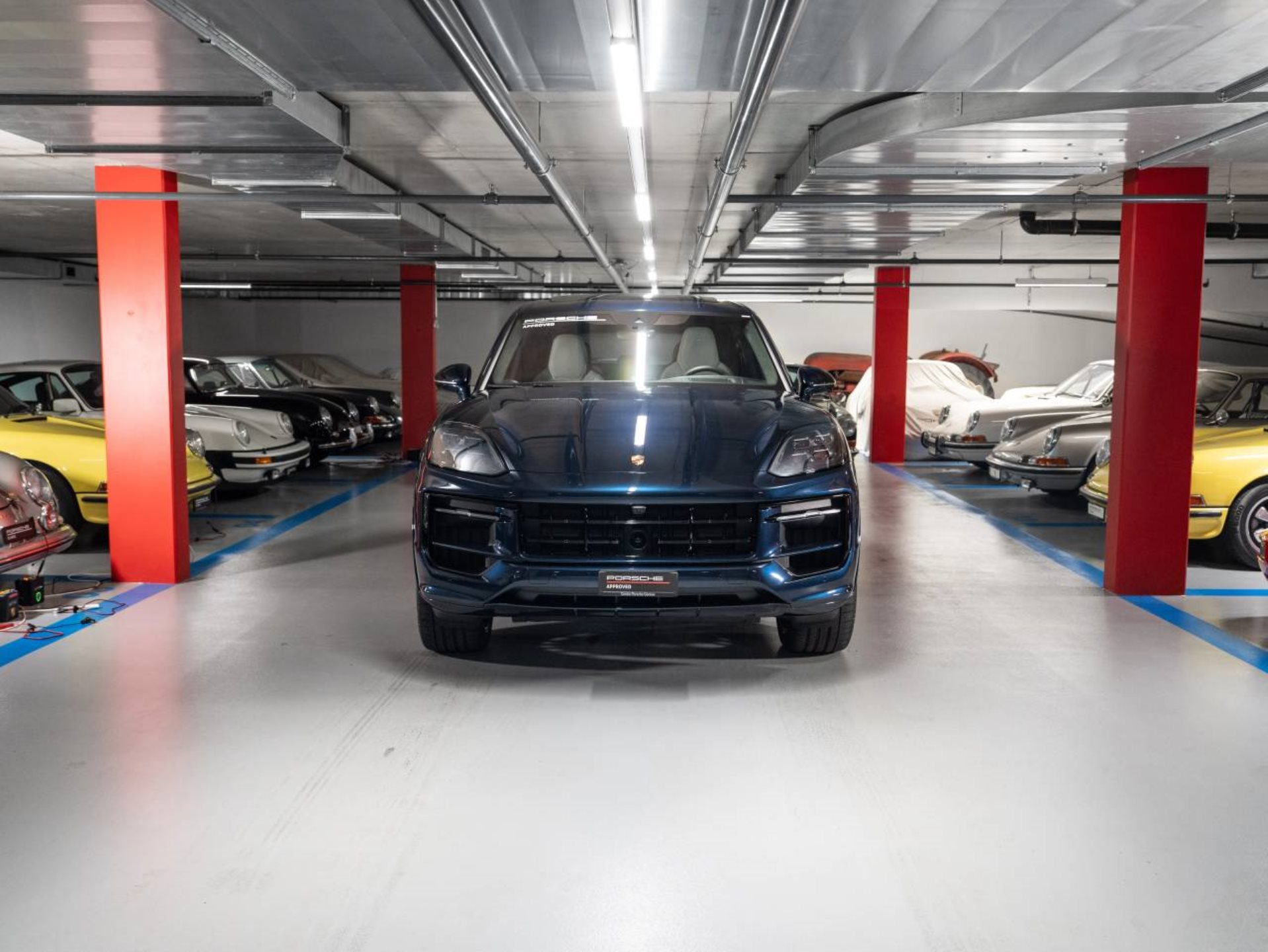 PORSCHE Cayenne GTS-showroom-element-1