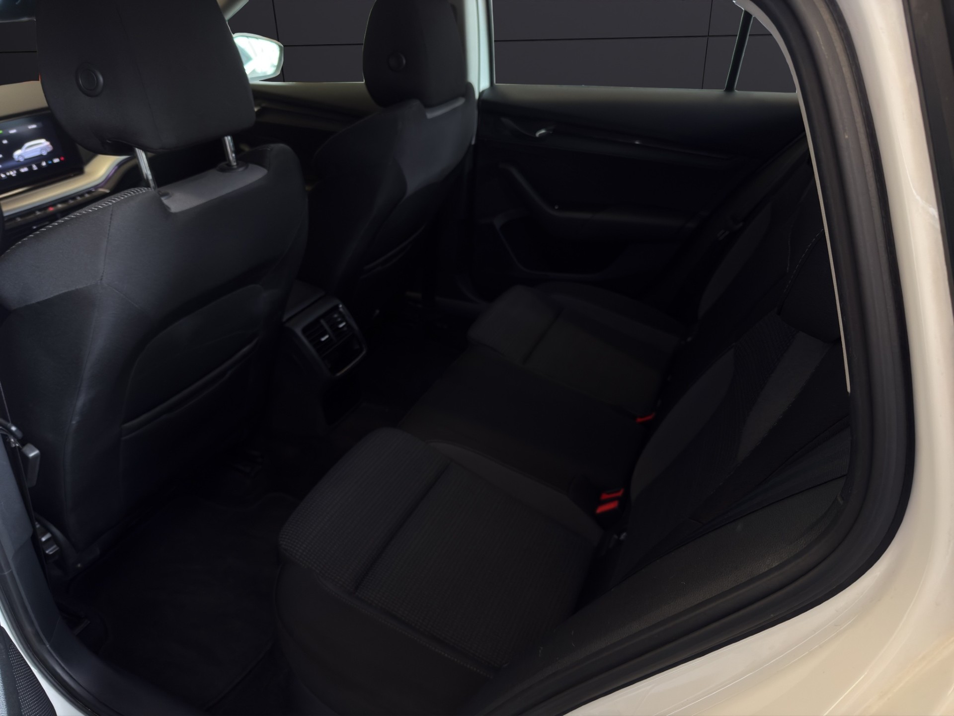 SKODA Octavia Combi 1.0 TSI mHEV DSG Ambition-image-10