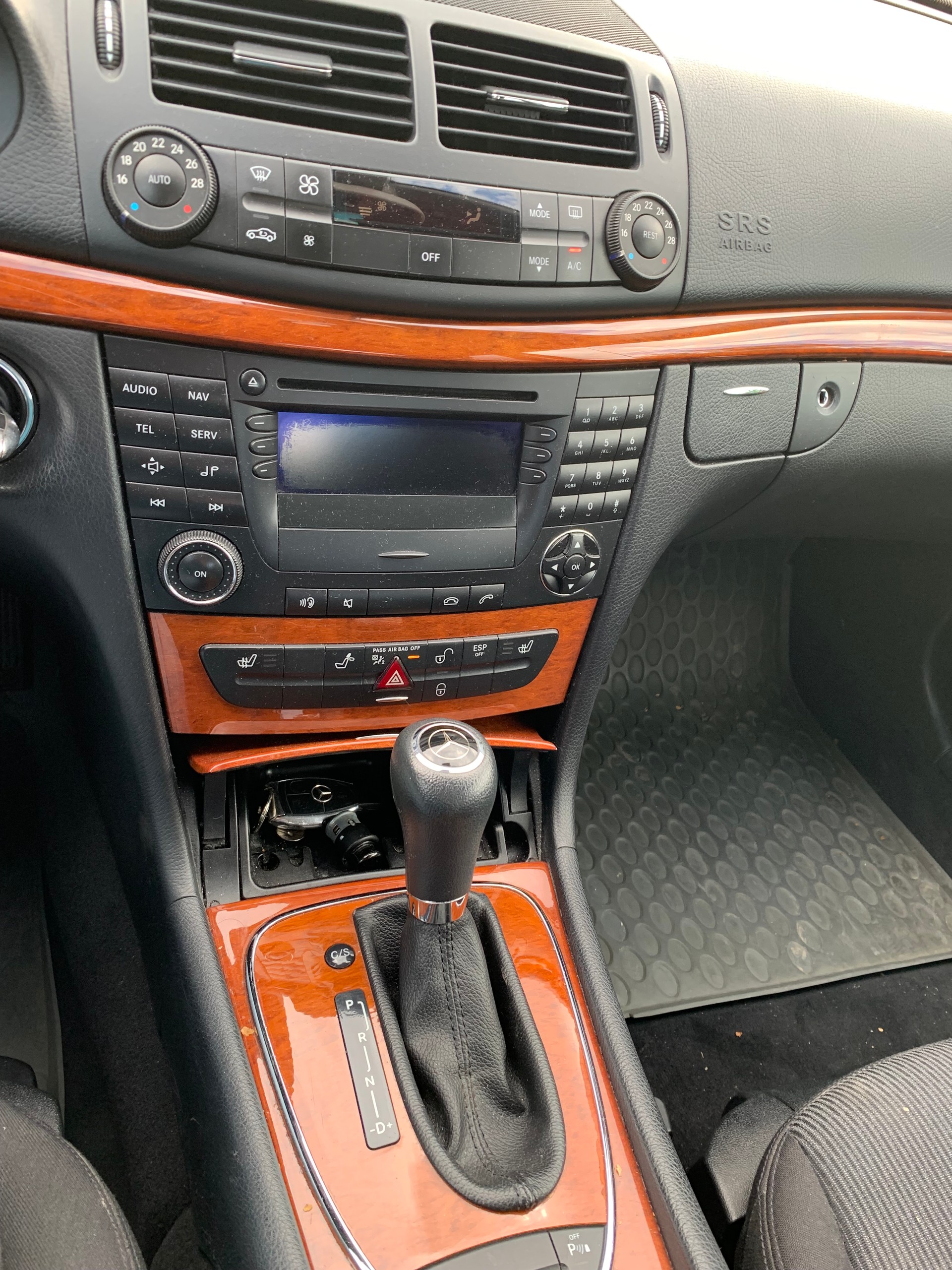 MERCEDES-BENZ E 220 CDI Elégance-image-6