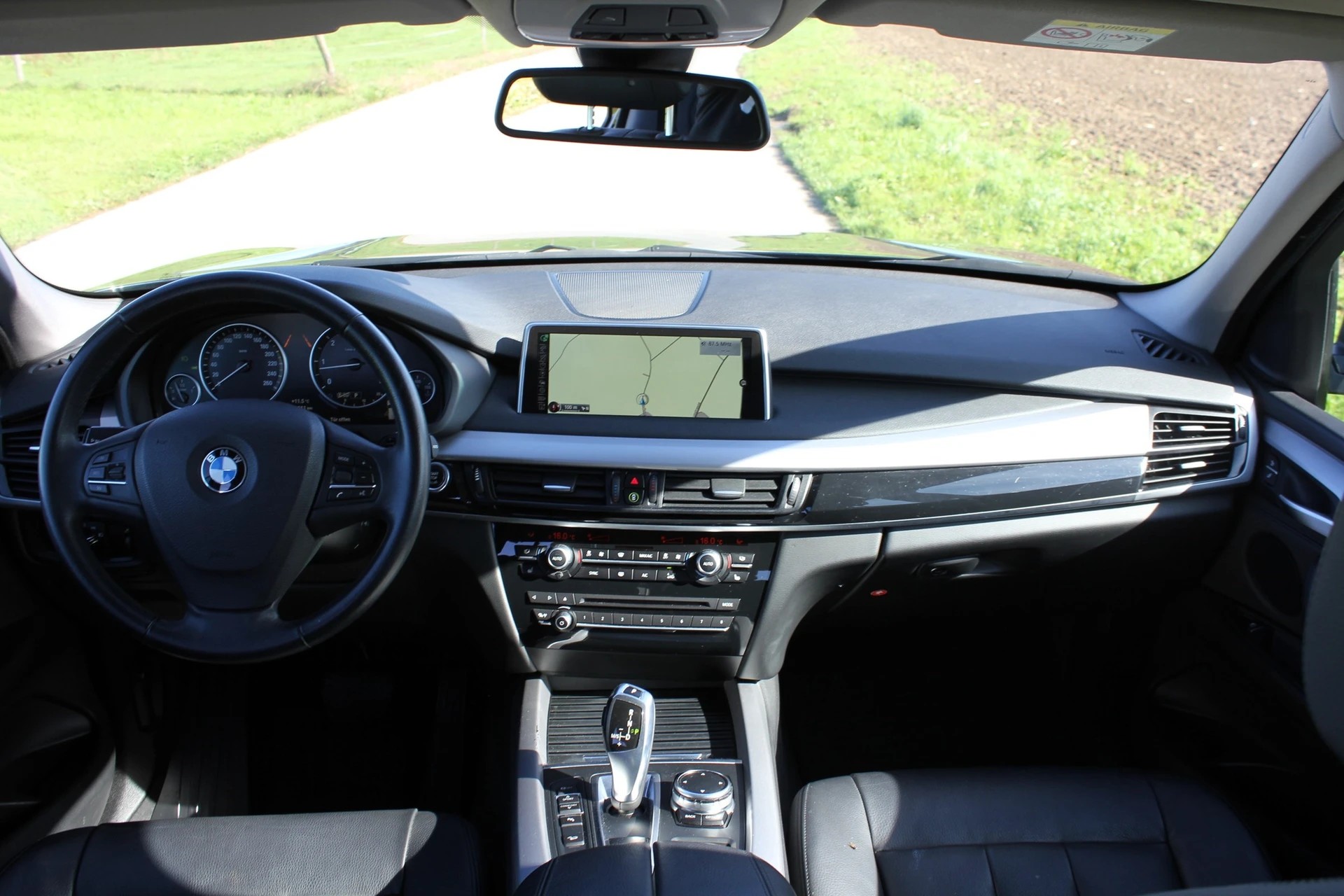 BMW X5 xDrive 40d Steptronic mit Anhängerkupplung-image-6