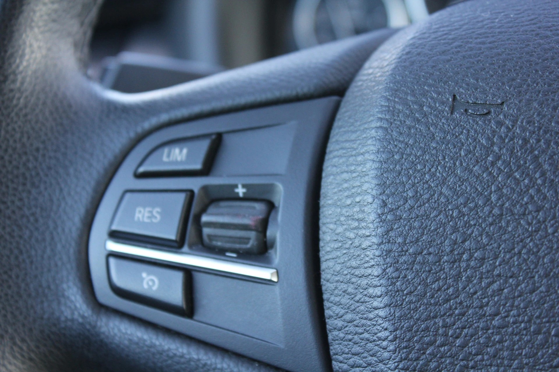 BMW X5 xDrive 40d Steptronic mit Anhängerkupplung-image-12