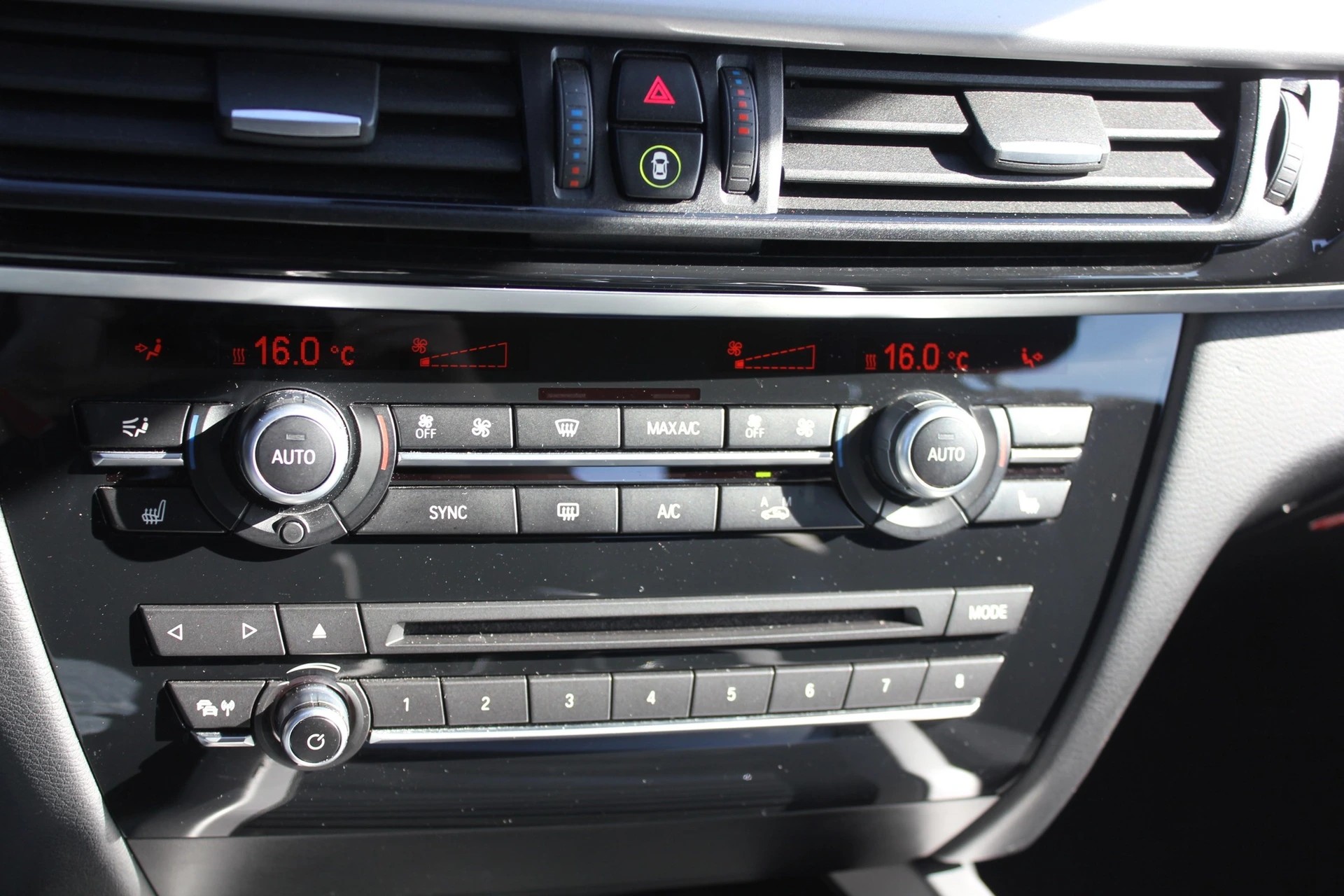 BMW X5 xDrive 40d Steptronic mit Anhängerkupplung-image-11