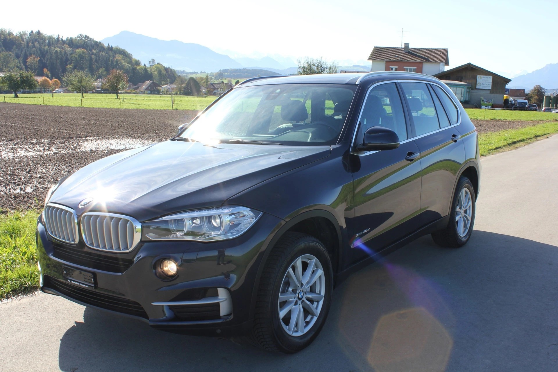 BMW X5 xDrive 40d Steptronic mit Anhängerkupplung-image-0