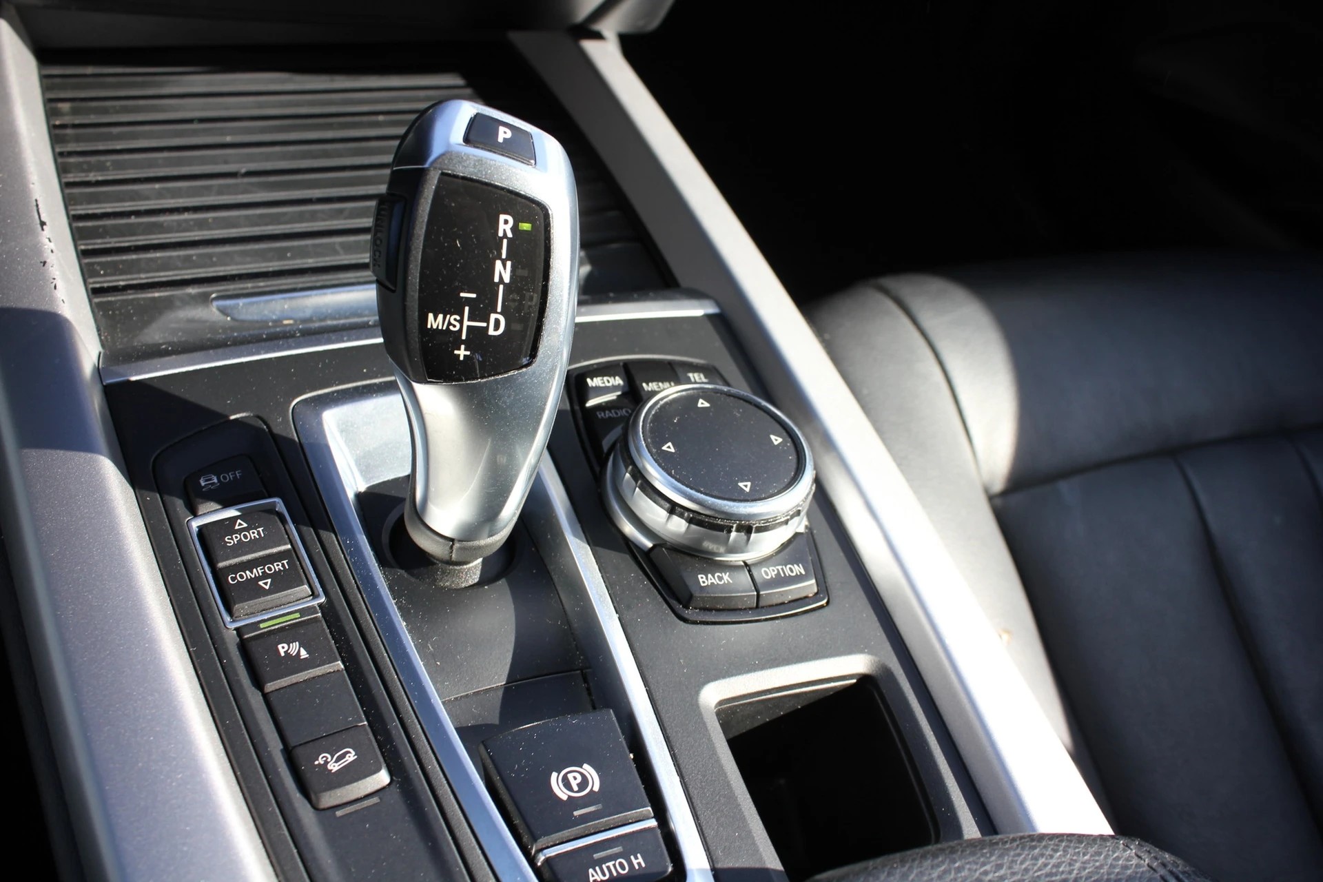 BMW X5 xDrive 40d Steptronic mit Anhängerkupplung-image-10