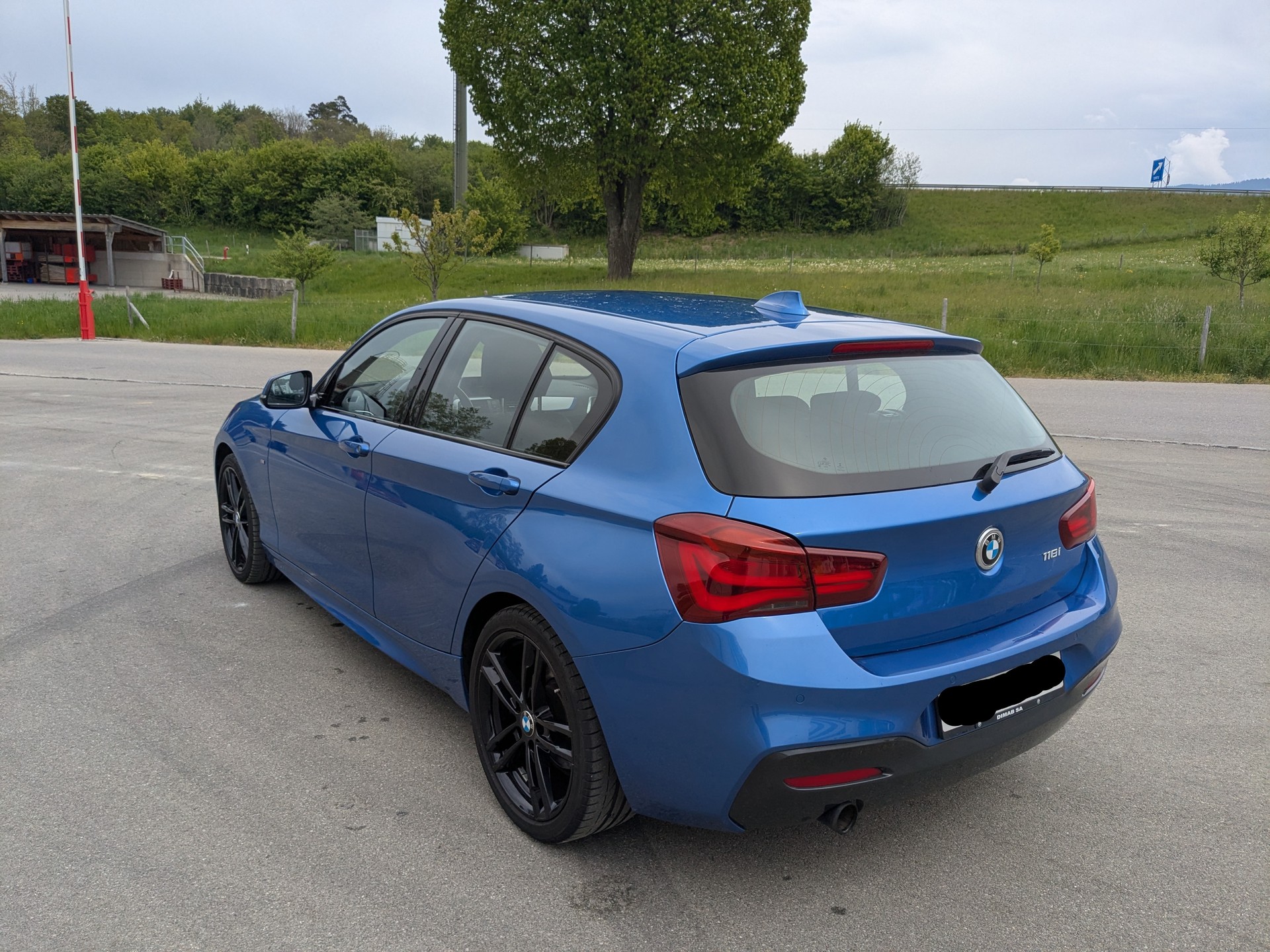 BMW 118i-image-2
