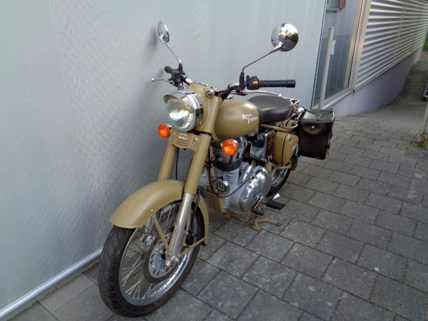 ROYAL ENFIELD CLASSIC 500 EFI-showroom-element-1