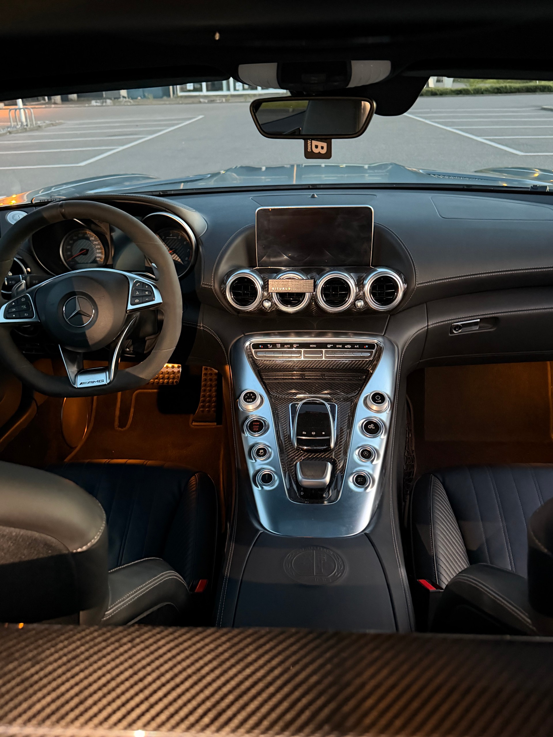 MERCEDES-BENZ AMG GTS Designo Magno – 1. Hand / Schweizer Fahrzeug / Umfangreiche Ausstattung / Carbon-Ceramic-image-8
