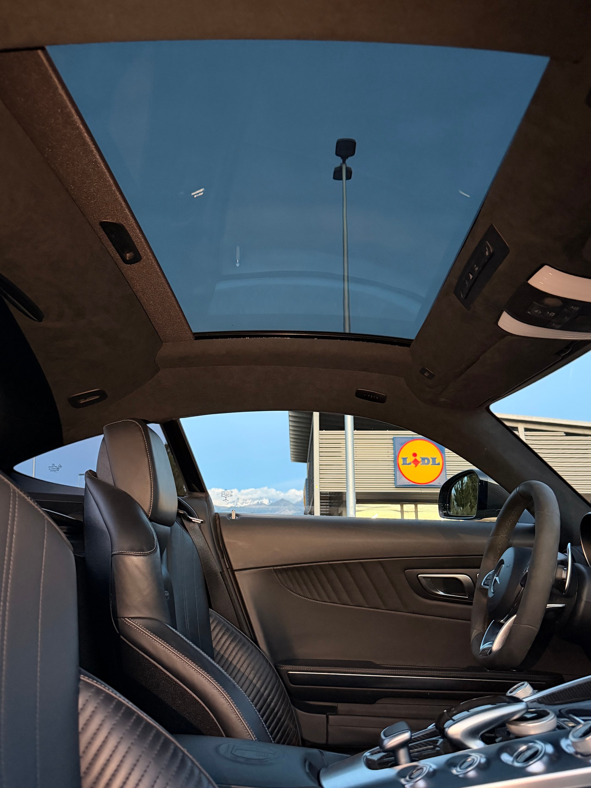MERCEDES-BENZ AMG GTS Designo Magno – 1. Hand / Schweizer Fahrzeug / Umfangreiche Ausstattung / Carbon-Ceramic-image-9