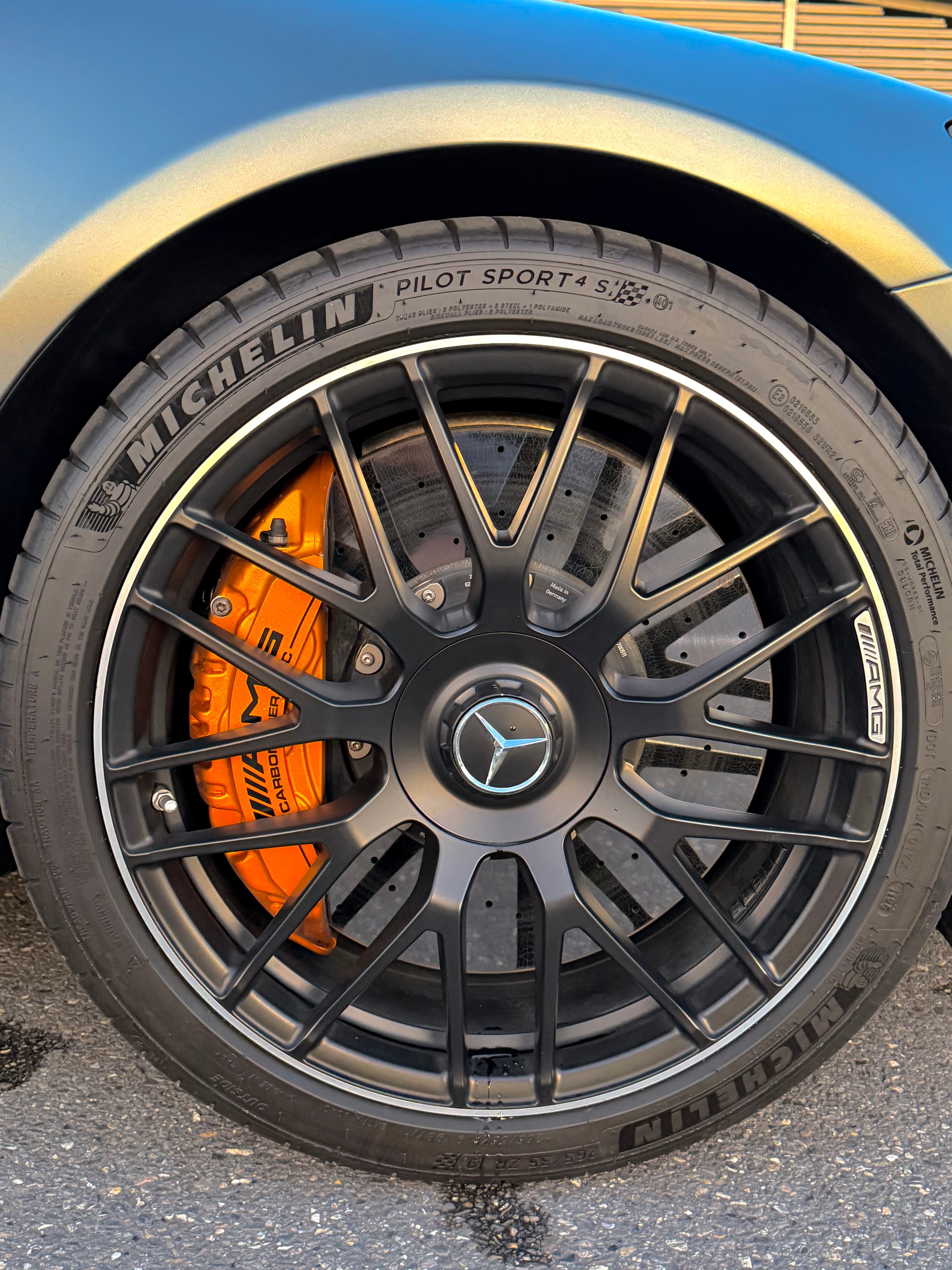 MERCEDES-BENZ AMG GTS Designo Magno – 1. Hand / Schweizer Fahrzeug / Umfangreiche Ausstattung / Carbon-Ceramic-image-6