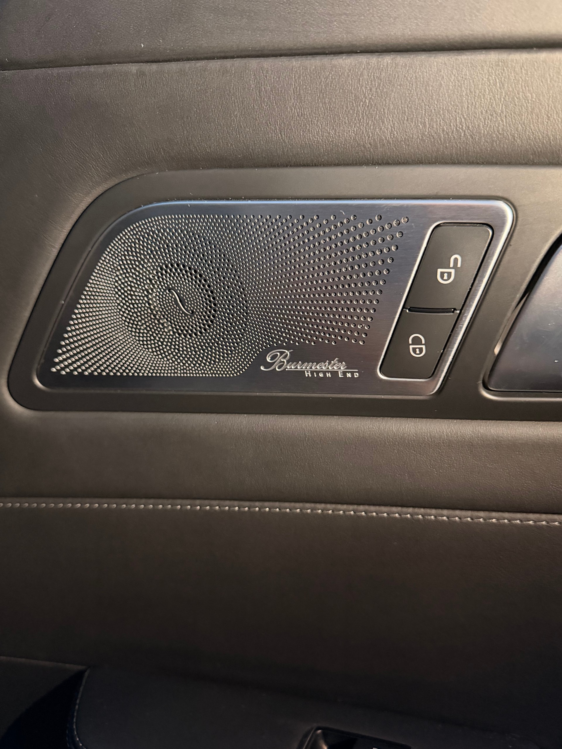 MERCEDES-BENZ AMG GTS Designo Magno – 1. Hand / Schweizer Fahrzeug / Umfangreiche Ausstattung / Carbon-Ceramic-image-12