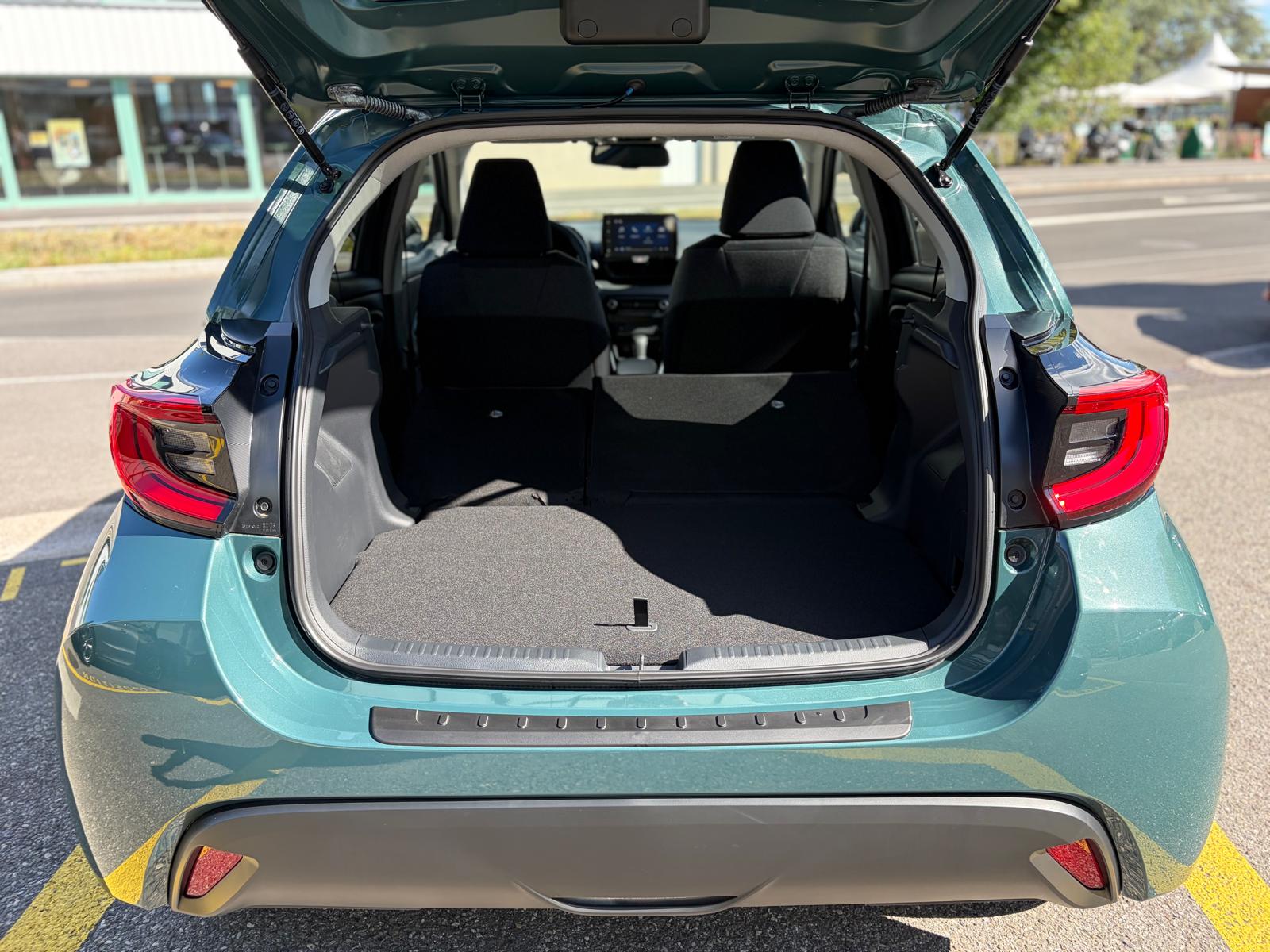 TOYOTA Yaris 1.5 Trend e-CVT-image-11