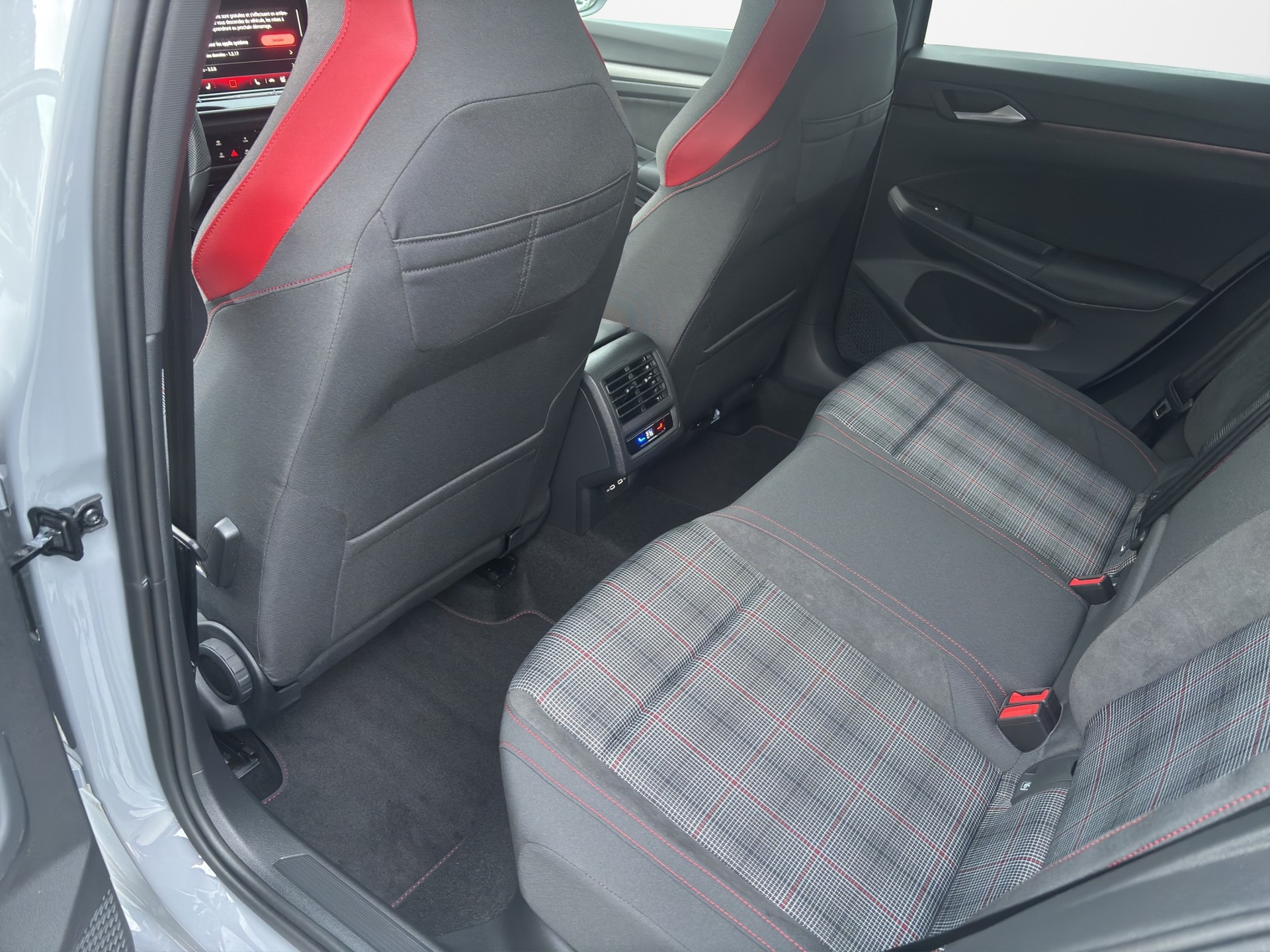 VW Golf 2.0 TSI GTI DSG-image-10
