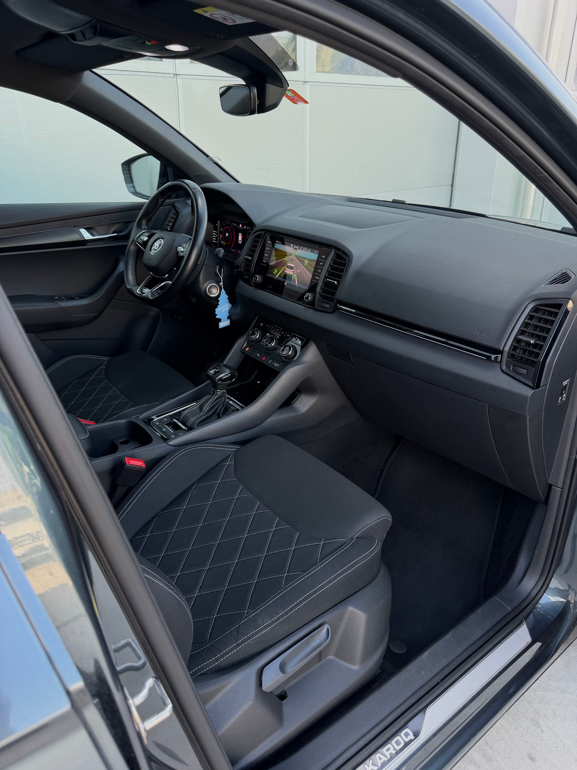 SKODA Karoq 2.0 TDI CR SportLine 4x4 DSG-image-14