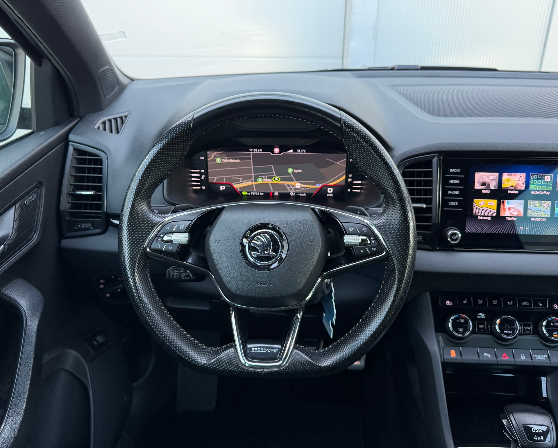 SKODA Karoq 2.0 TDI CR SportLine 4x4 DSG-image-13