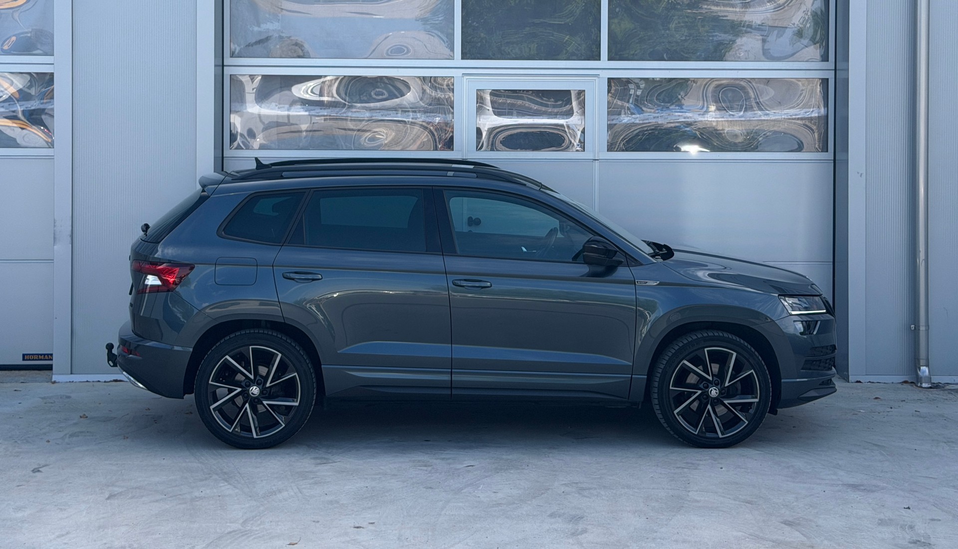 SKODA Karoq 2.0 TDI CR SportLine 4x4 DSG-image-1