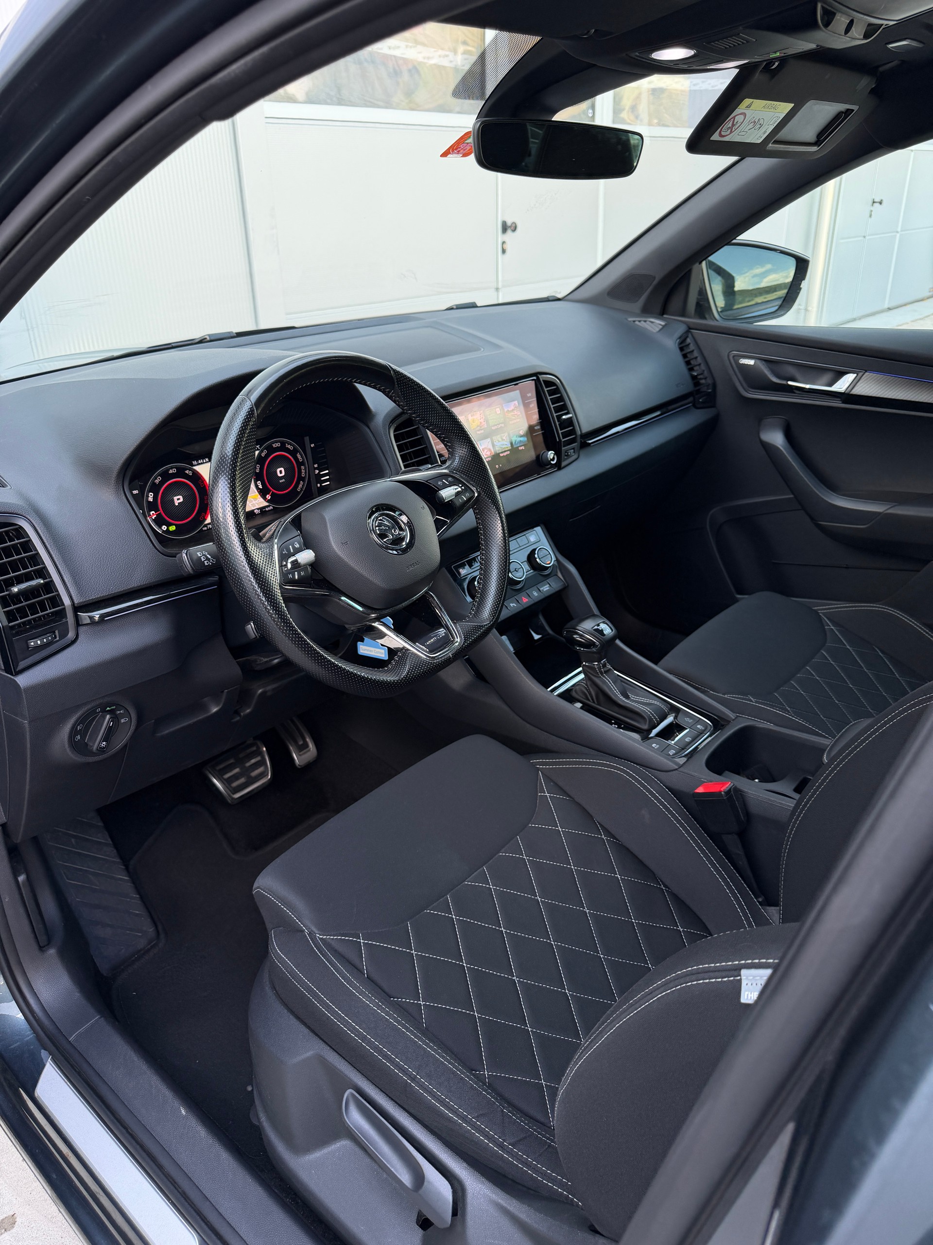 SKODA Karoq 2.0 TDI CR SportLine 4x4 DSG-image-12