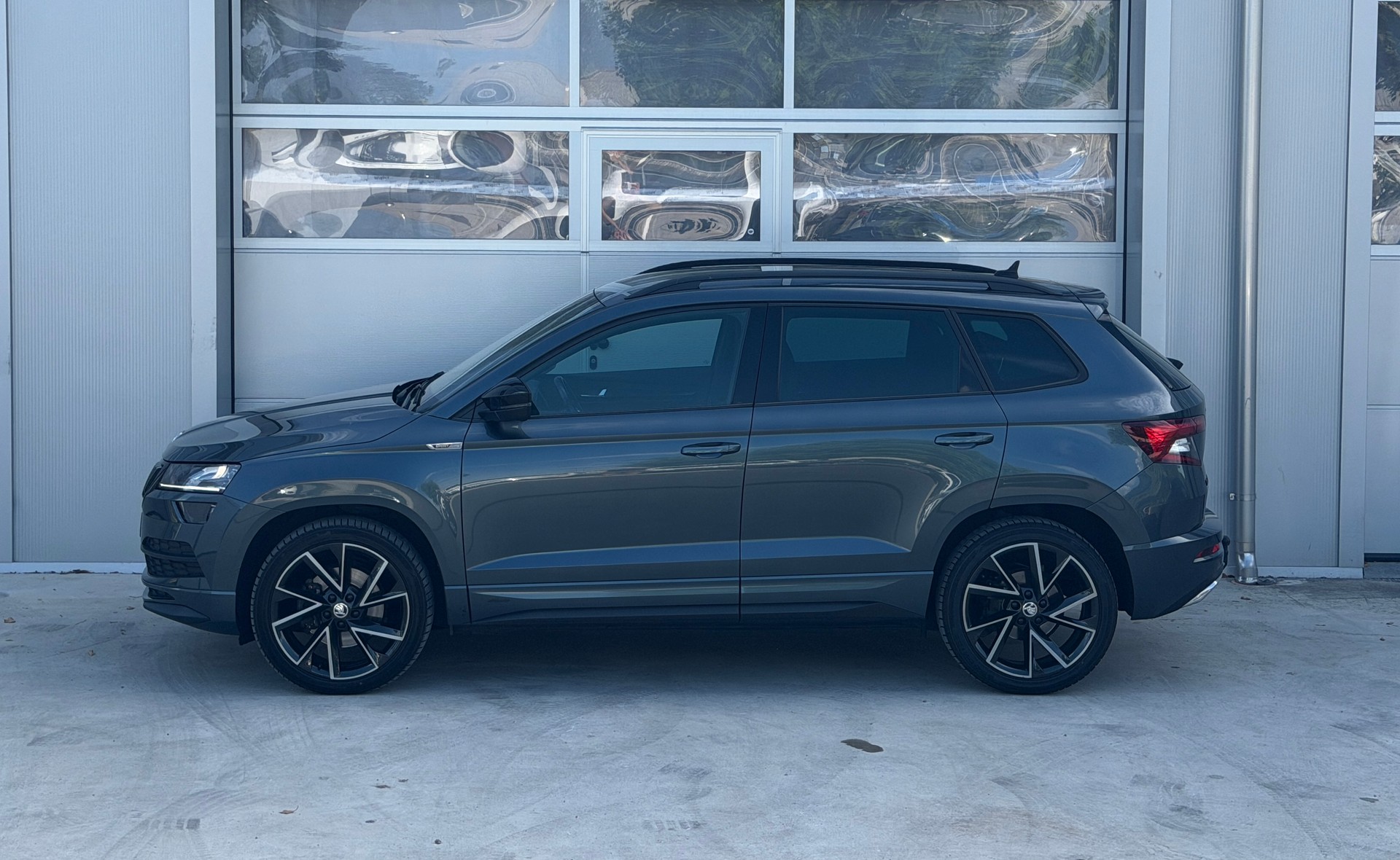SKODA Karoq 2.0 TDI CR SportLine 4x4 DSG-image-2