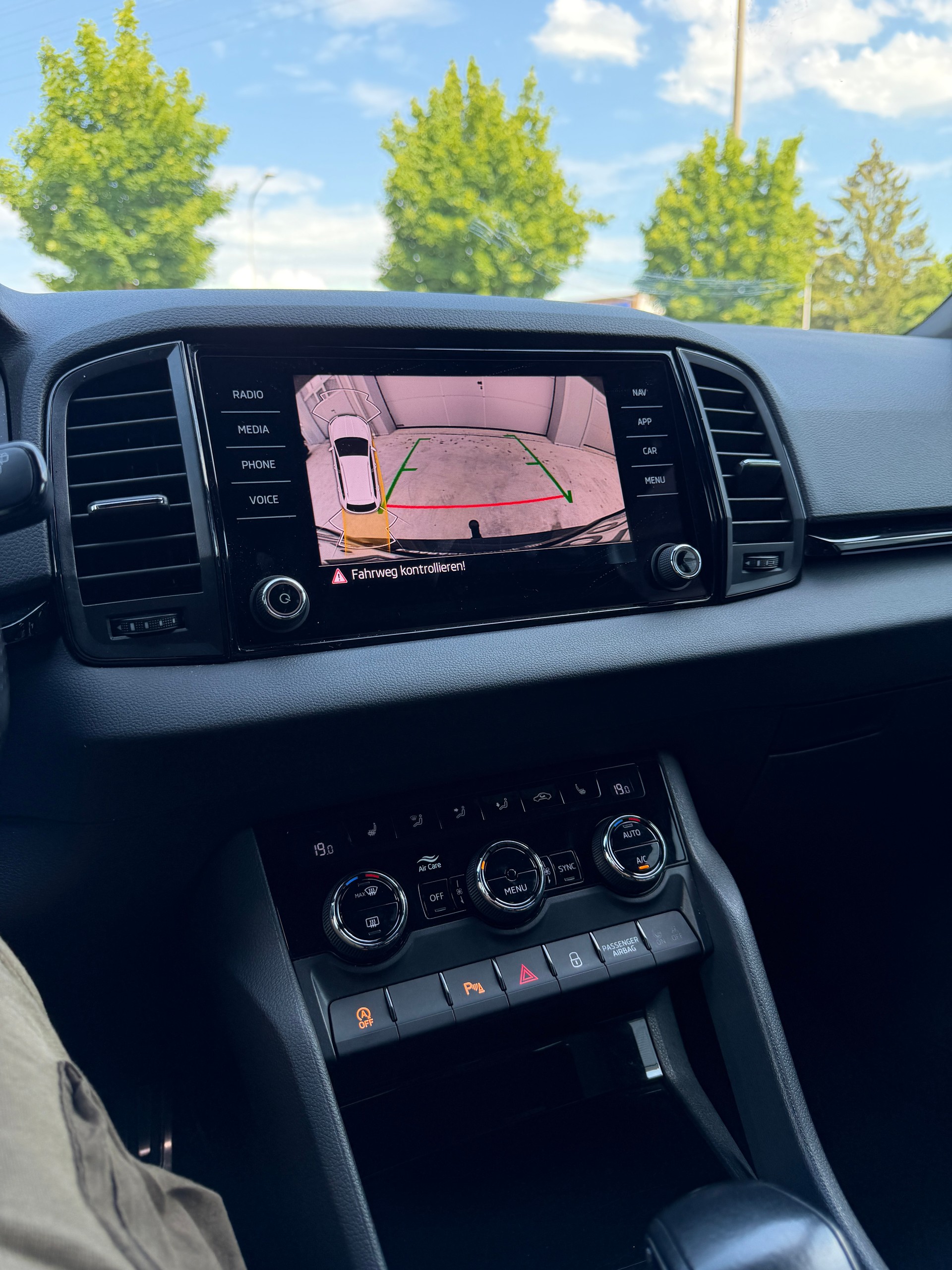 SKODA Karoq 2.0 TDI CR SportLine 4x4 DSG-image-10