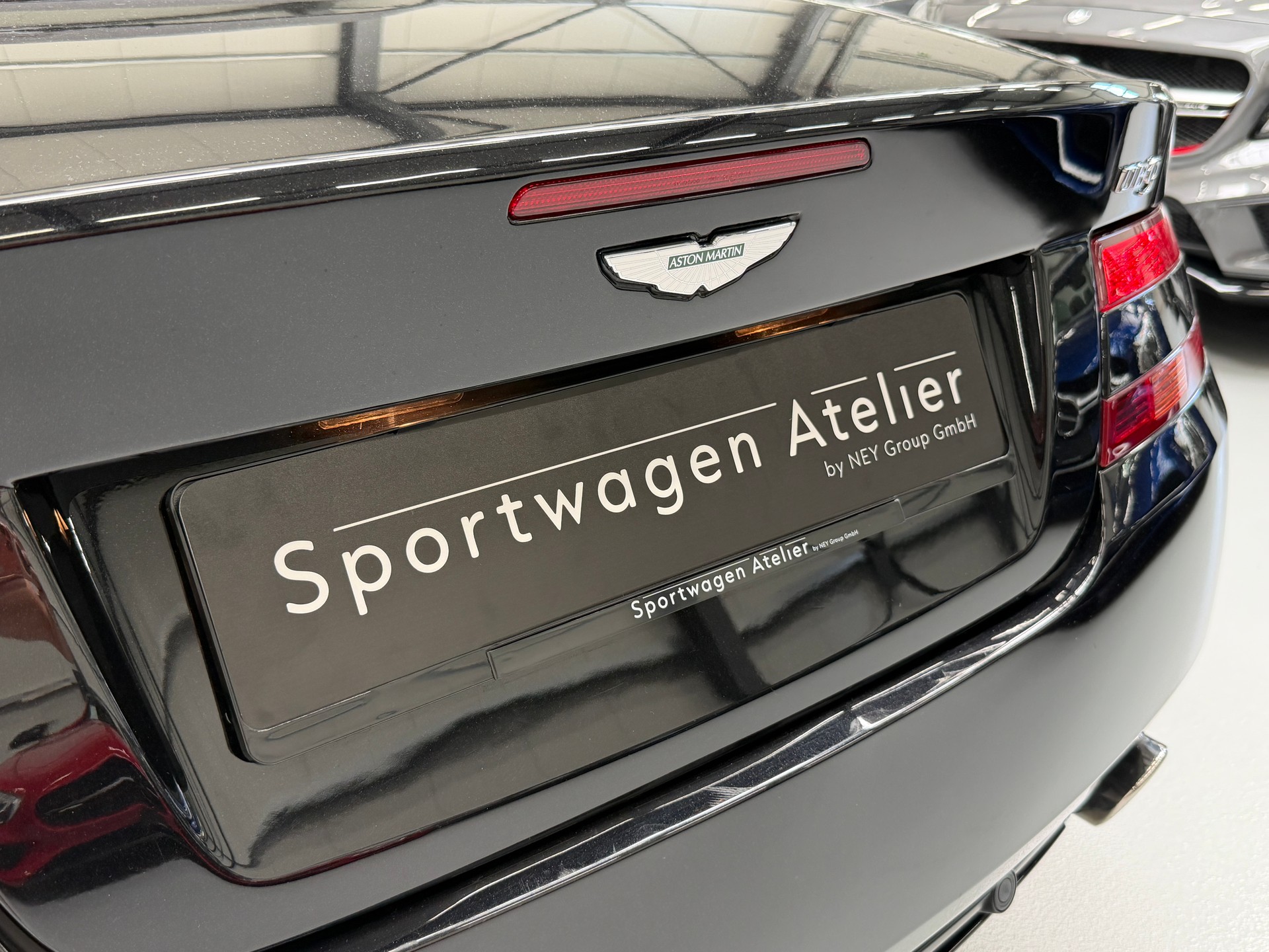ASTON MARTIN DB9 Volante Touchtronic 2-image-7