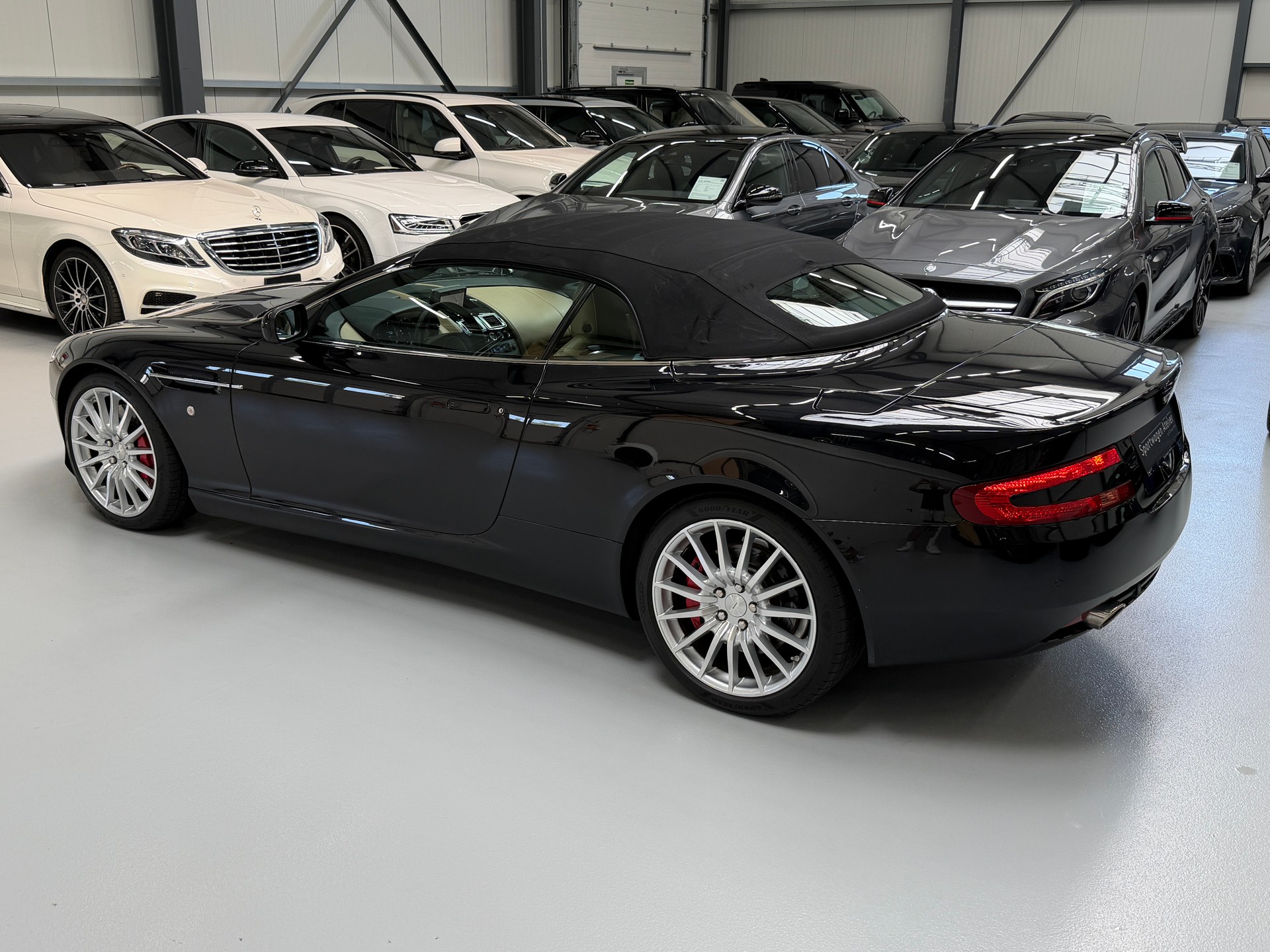 ASTON MARTIN DB9 Volante Touchtronic 2-image-6
