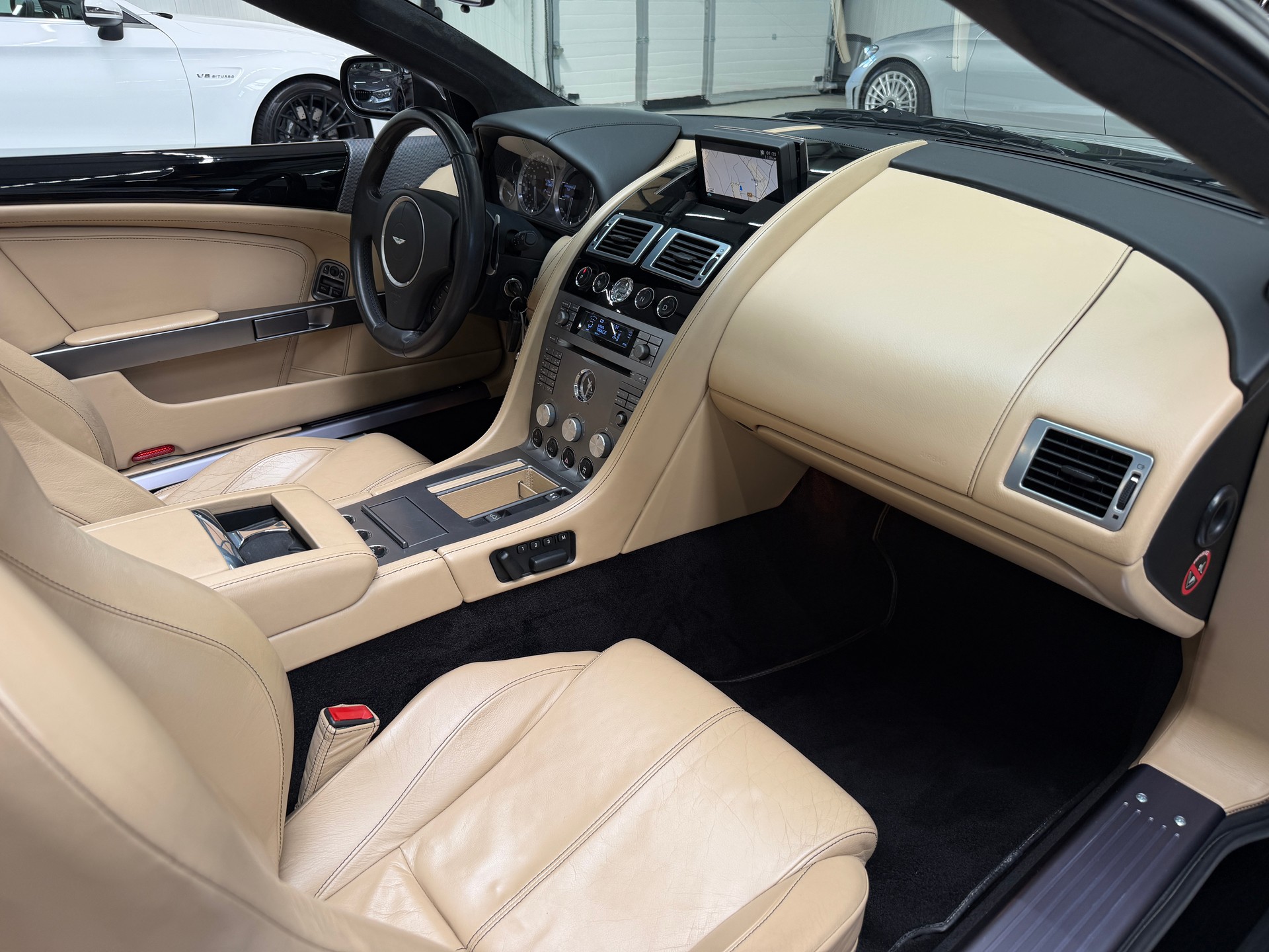 ASTON MARTIN DB9 Volante Touchtronic 2-image-26