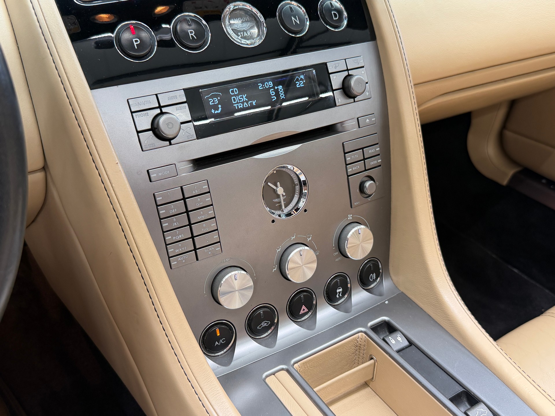 ASTON MARTIN DB9 Volante Touchtronic 2-image-20