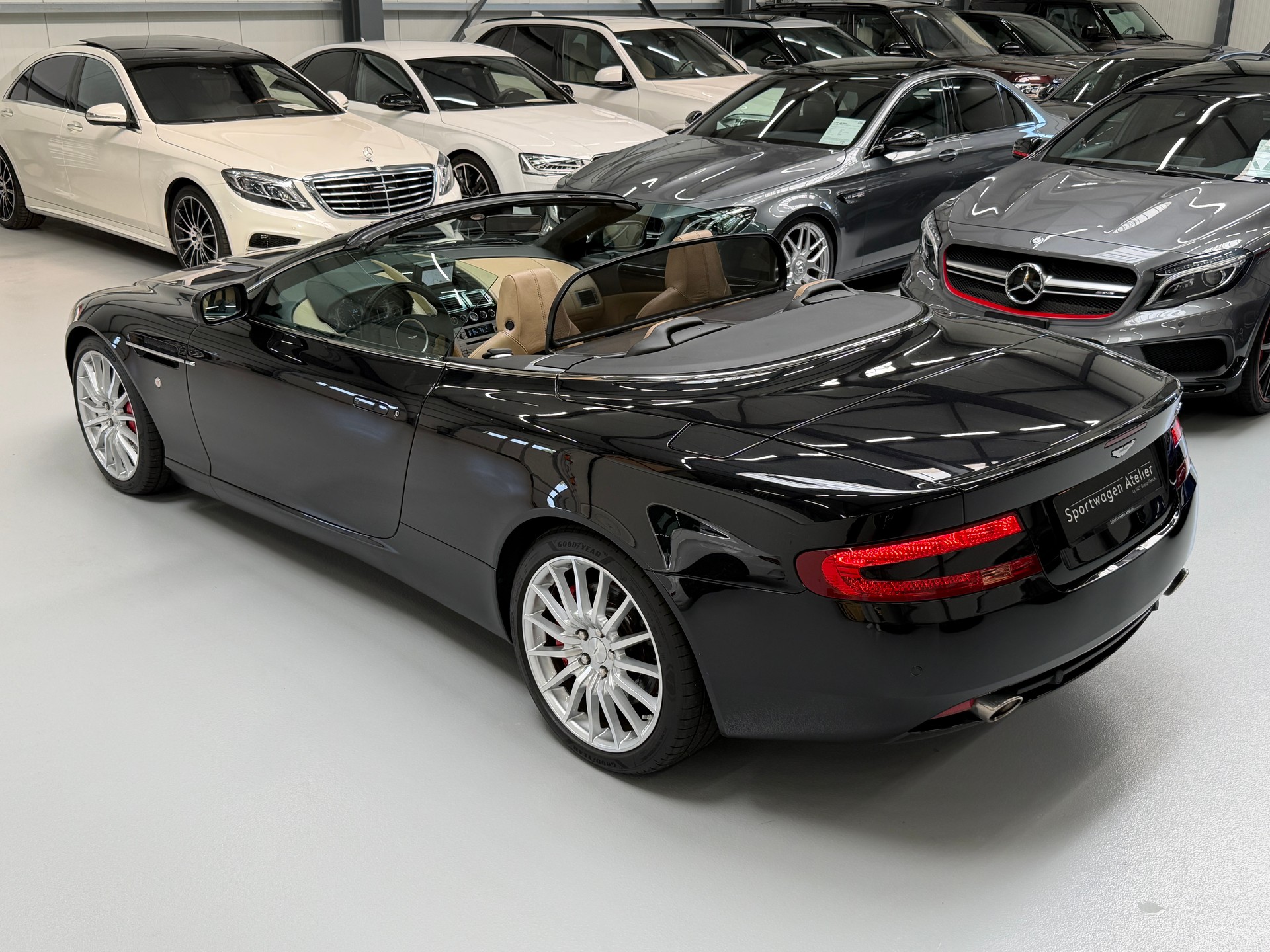ASTON MARTIN DB9 Volante Touchtronic 2-image-5
