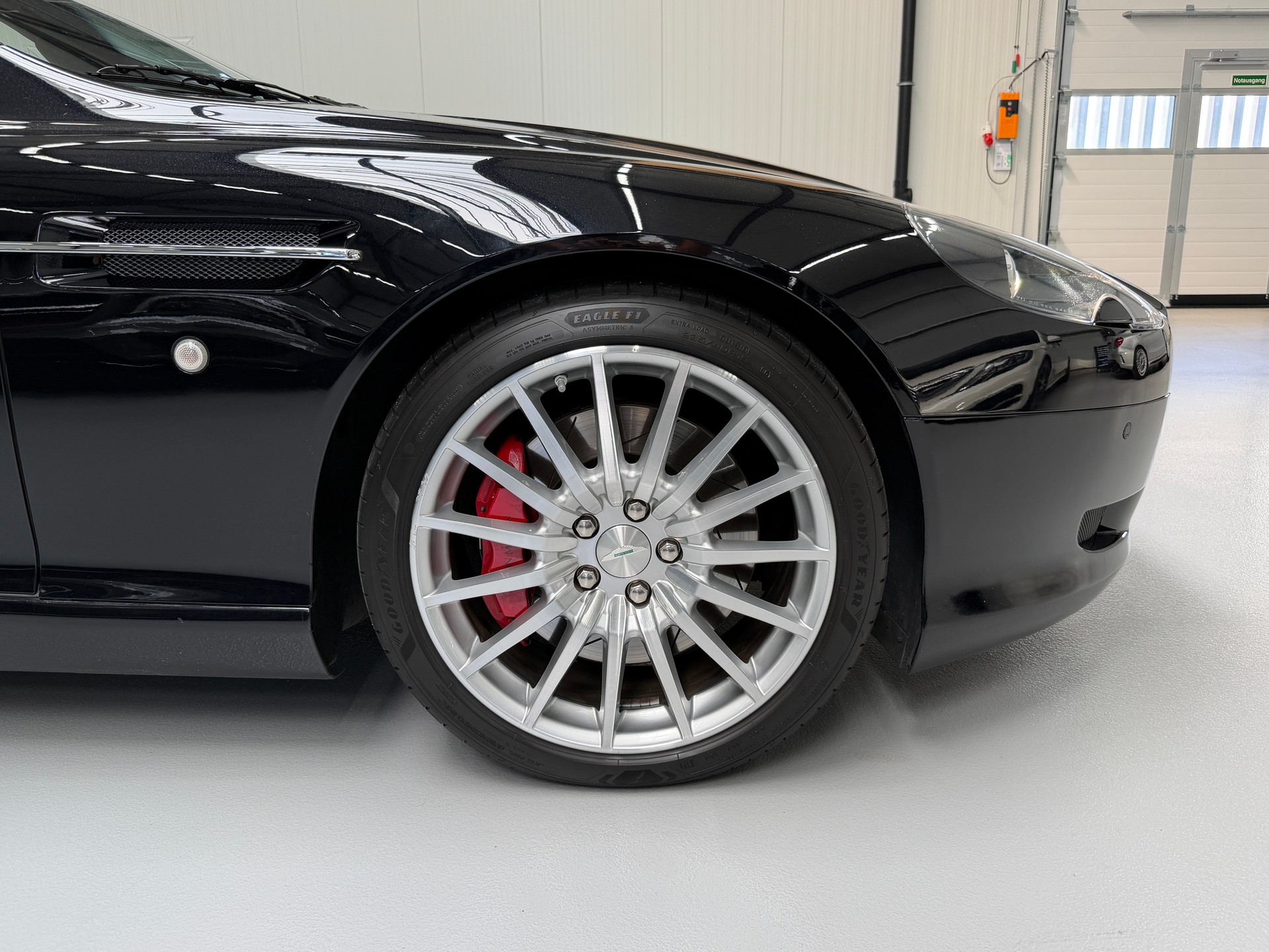 ASTON MARTIN DB9 Volante Touchtronic 2-image-11