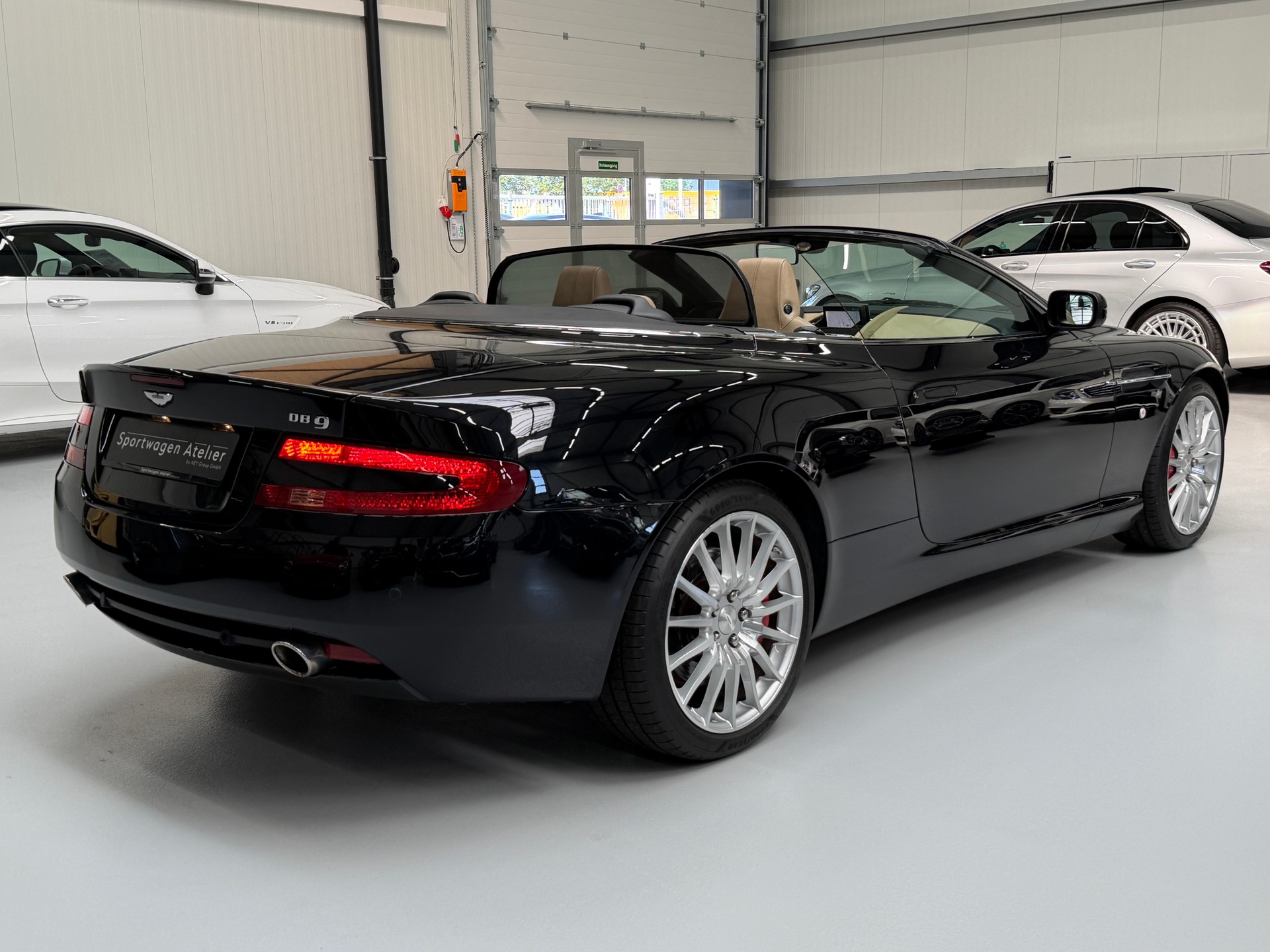 ASTON MARTIN DB9 Volante Touchtronic 2-image-9