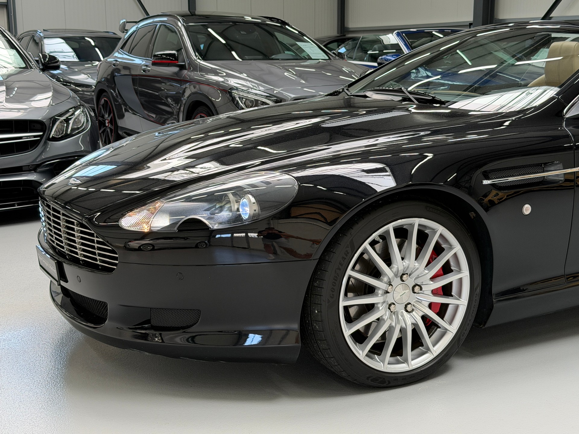 ASTON MARTIN DB9 Volante Touchtronic 2-image-2