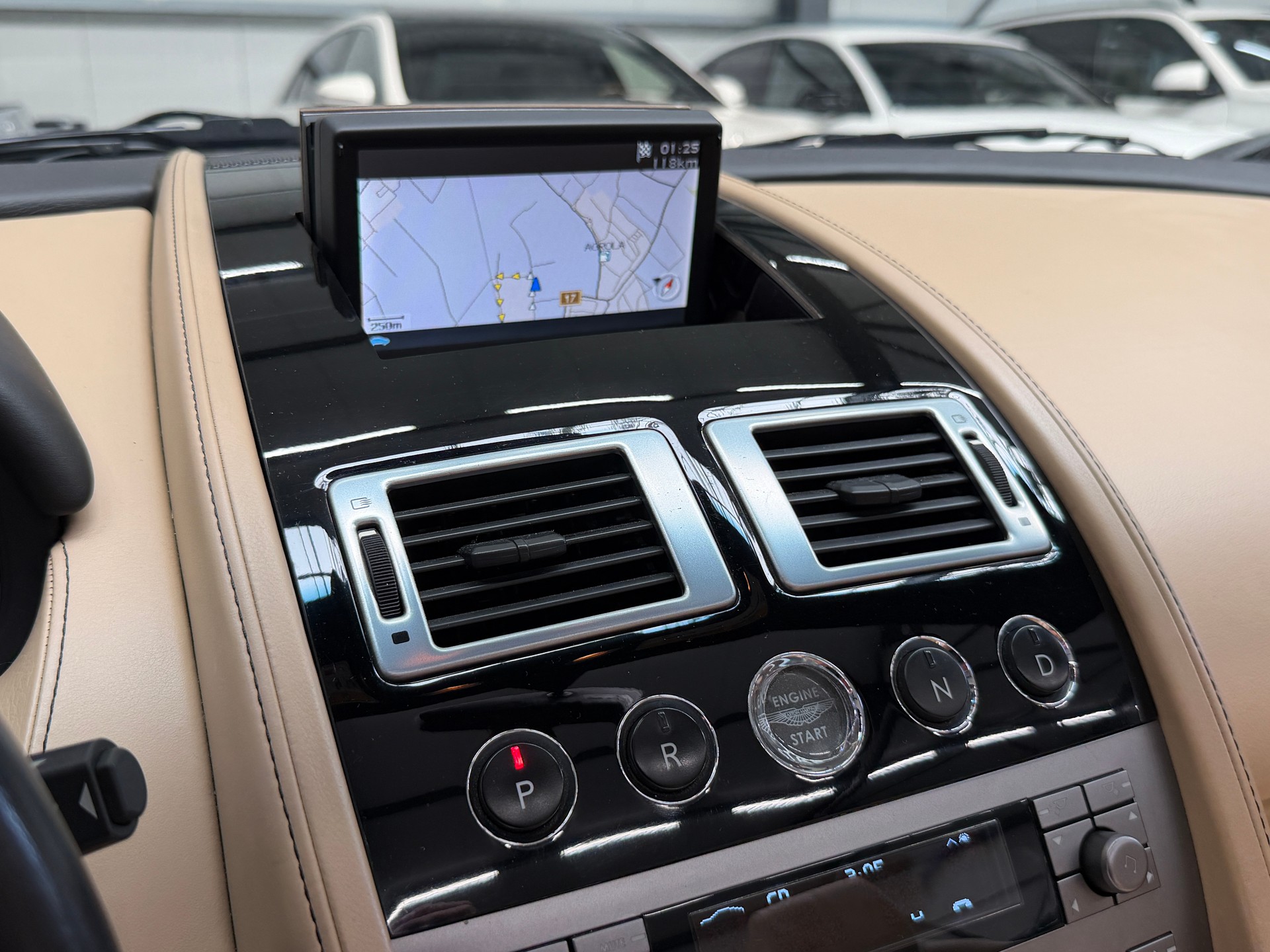 ASTON MARTIN DB9 Volante Touchtronic 2-image-19
